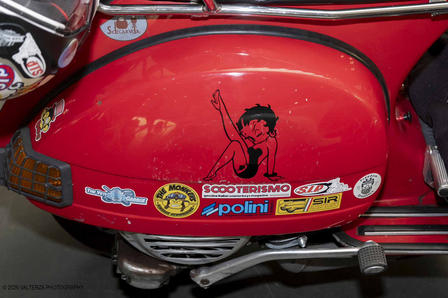 _DSF6215.jpg - 08/07/2026. Torino. In occasione della mostra VESPA. ICONA ITALIANA, il Museo Nazionale dellâ€™Automobile accoglie tutti i vespisti a vivere unâ€™esperienza esclusiva: per una sera la Piazza coperta del MAUTO ospita le Vespa dei partecipanti, che avranno lâ€™opportunitÃ  unica di esporre il proprio mezzo allâ€™interno del Museo, diventando protagonisti delle celebrazioni dedicate agli 80 anni di unâ€™autentica icona del design e della mobilitÃ  italiana. Nella foto particolare di una delle Vespa