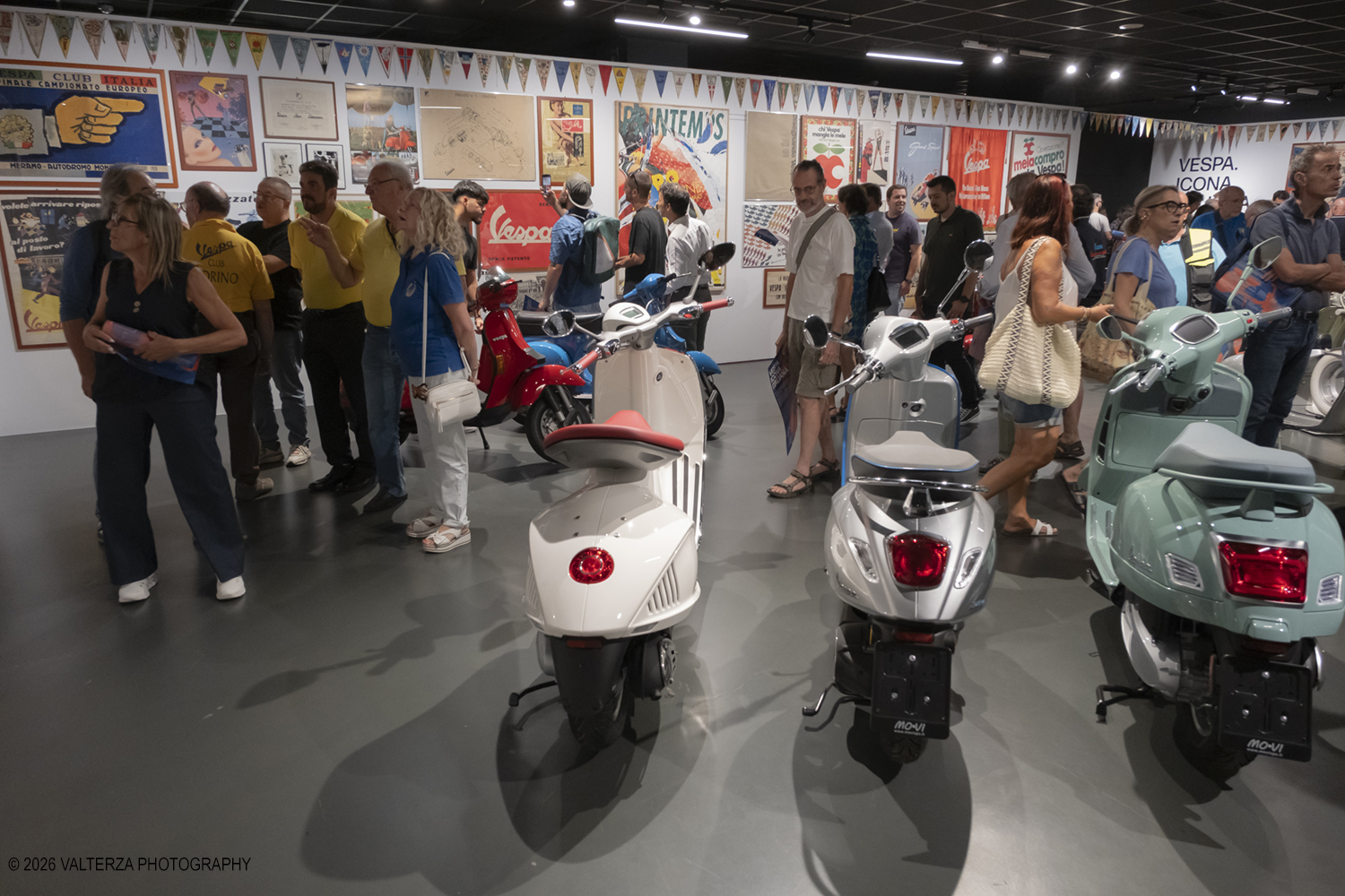 _DSF6393.jpg - 08/07/2026. Torino. In occasione della mostra VESPA. ICONA ITALIANA, il Museo Nazionale dellâ€™Automobile accoglie tutti i vespisti a vivere unâ€™esperienza esclusiva: per una sera la Piazza coperta del MAUTO ospita le Vespa dei partecipanti, che avranno lâ€™opportunitÃ  unica di esporre il proprio mezzo allâ€™interno del Museo, diventando protagonisti delle celebrazioni dedicate agli 80 anni di unâ€™autentica icona del design e della mobilitÃ  italiana. Nella foto la visita alla Mostra organizzata dal MAUTO
