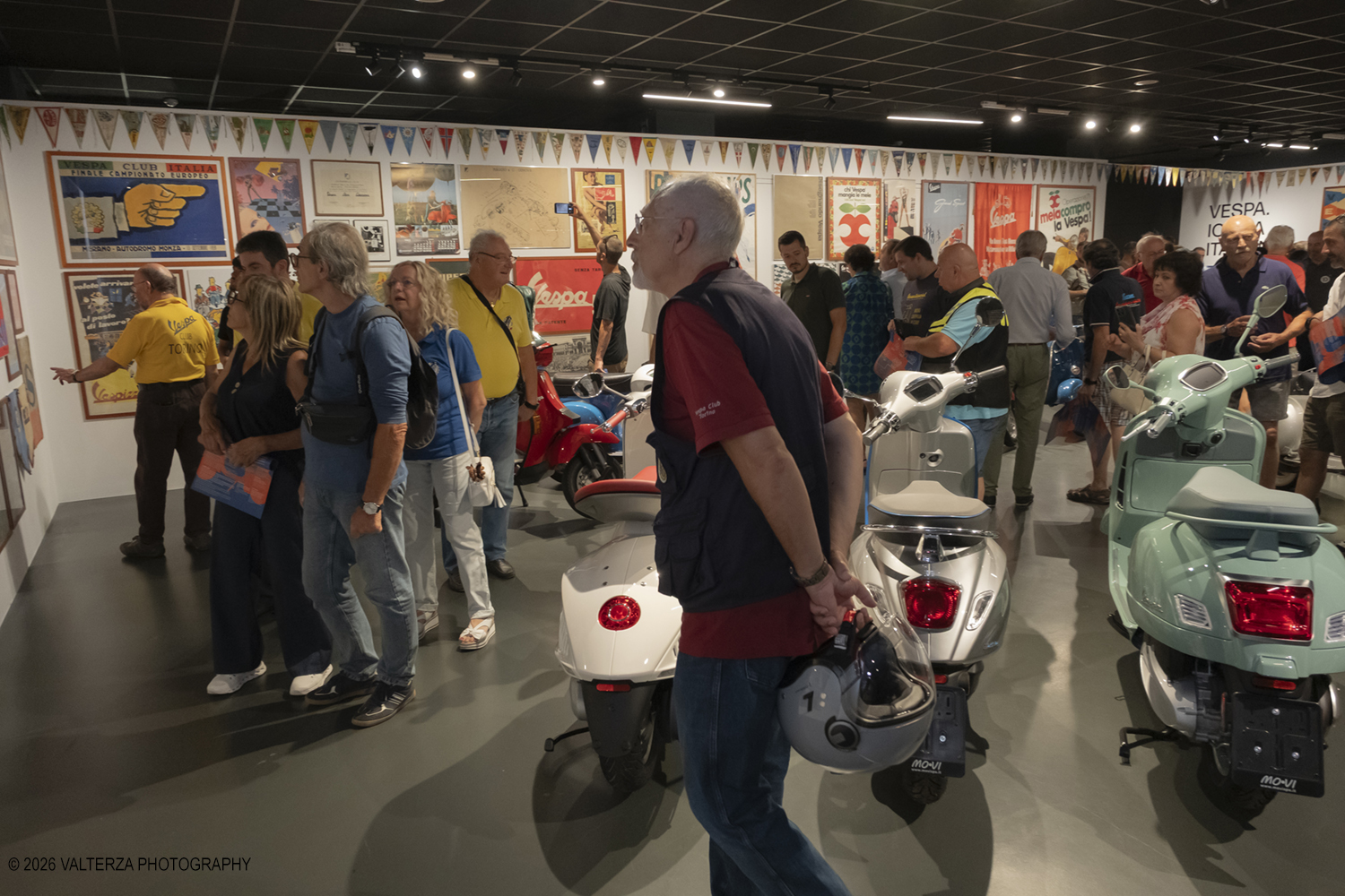_DSF6400.jpg - 08/07/2026. Torino. In occasione della mostra VESPA. ICONA ITALIANA, il Museo Nazionale dellâ€™Automobile accoglie tutti i vespisti a vivere unâ€™esperienza esclusiva: per una sera la Piazza coperta del MAUTO ospita le Vespa dei partecipanti, che avranno lâ€™opportunitÃ  unica di esporre il proprio mezzo allâ€™interno del Museo, diventando protagonisti delle celebrazioni dedicate agli 80 anni di unâ€™autentica icona del design e della mobilitÃ  italiana. Nella foto la visita alla Mostra organizzata dal MAUTO