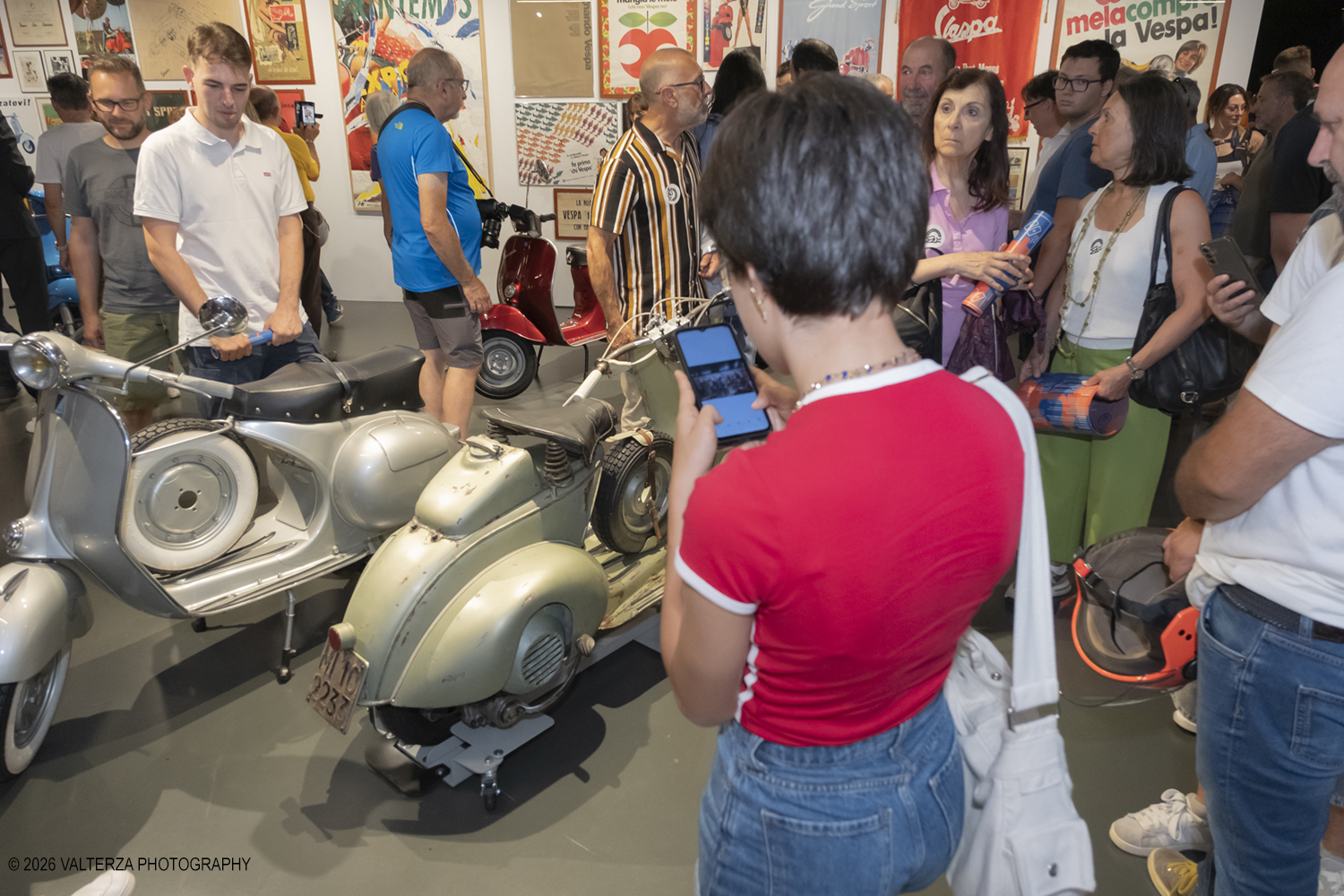 _DSF6428.jpg - 08/07/2026. Torino. In occasione della mostra VESPA. ICONA ITALIANA, il Museo Nazionale dellâ€™Automobile accoglie tutti i vespisti a vivere unâ€™esperienza esclusiva: per una sera la Piazza coperta del MAUTO ospita le Vespa dei partecipanti, che avranno lâ€™opportunitÃ  unica di esporre il proprio mezzo allâ€™interno del Museo, diventando protagonisti delle celebrazioni dedicate agli 80 anni di unâ€™autentica icona del design e della mobilitÃ  italiana. Nella foto la visita alla Mostra organizzata dal MAUTO