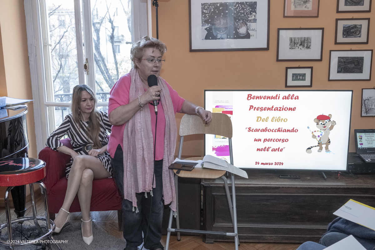 _DSF8139.jpg - 24/03/2024. Torino.  Presentazione di un ottimo libro  realizzato da insegnanti con la passione di insegnare arte per bimbi da sei anni e oltre. Nella foto apertura della presentazione del libro da parte della giornalista Mara Martellotta introdotta dalla Editrice Paola Caramella
