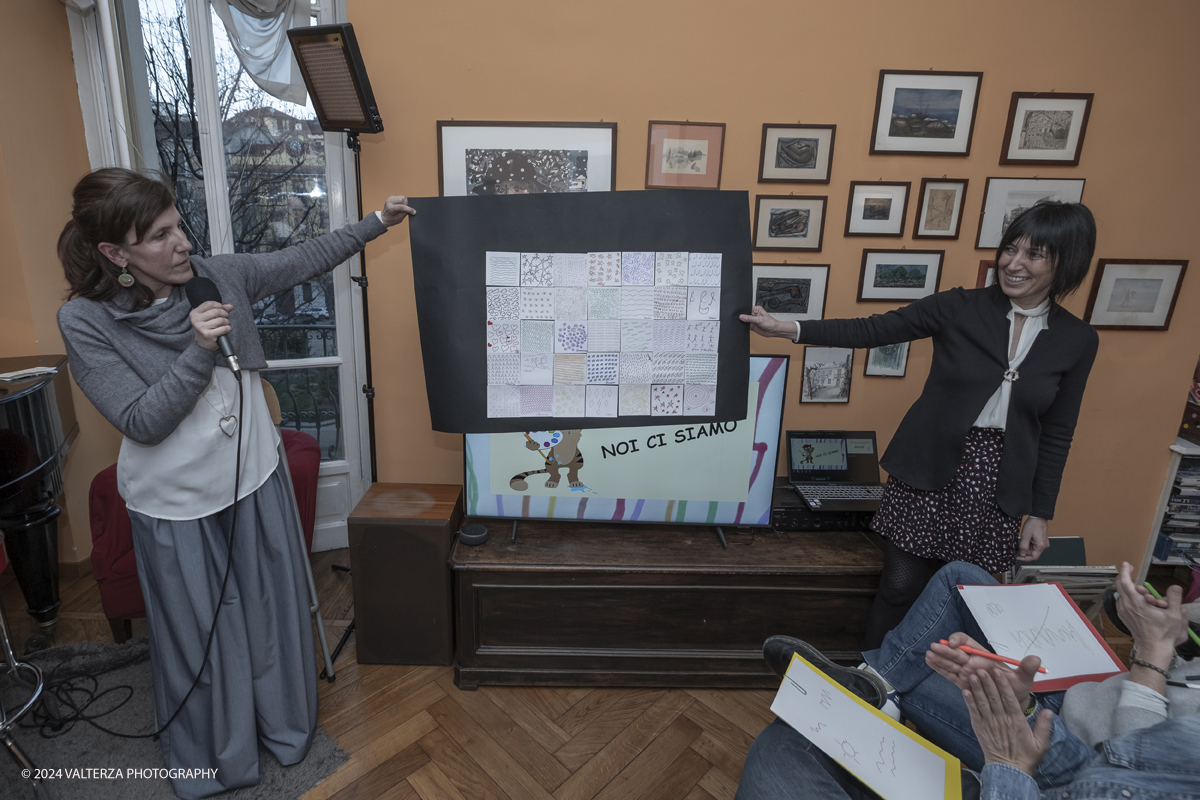 _DSF8513.jpg - 24/03/2024. Torino.  Presentazione di un ottimo libro  realizzato da insegnanti con la passione di insegnare arte per bimbi da sei anni e oltre. Nella foto un momento della presentazione con eventti di coinvolgimento dei presenti a cura delle autrici del libro Cristina Costantini, Raffaella Galli e Katia Massafra