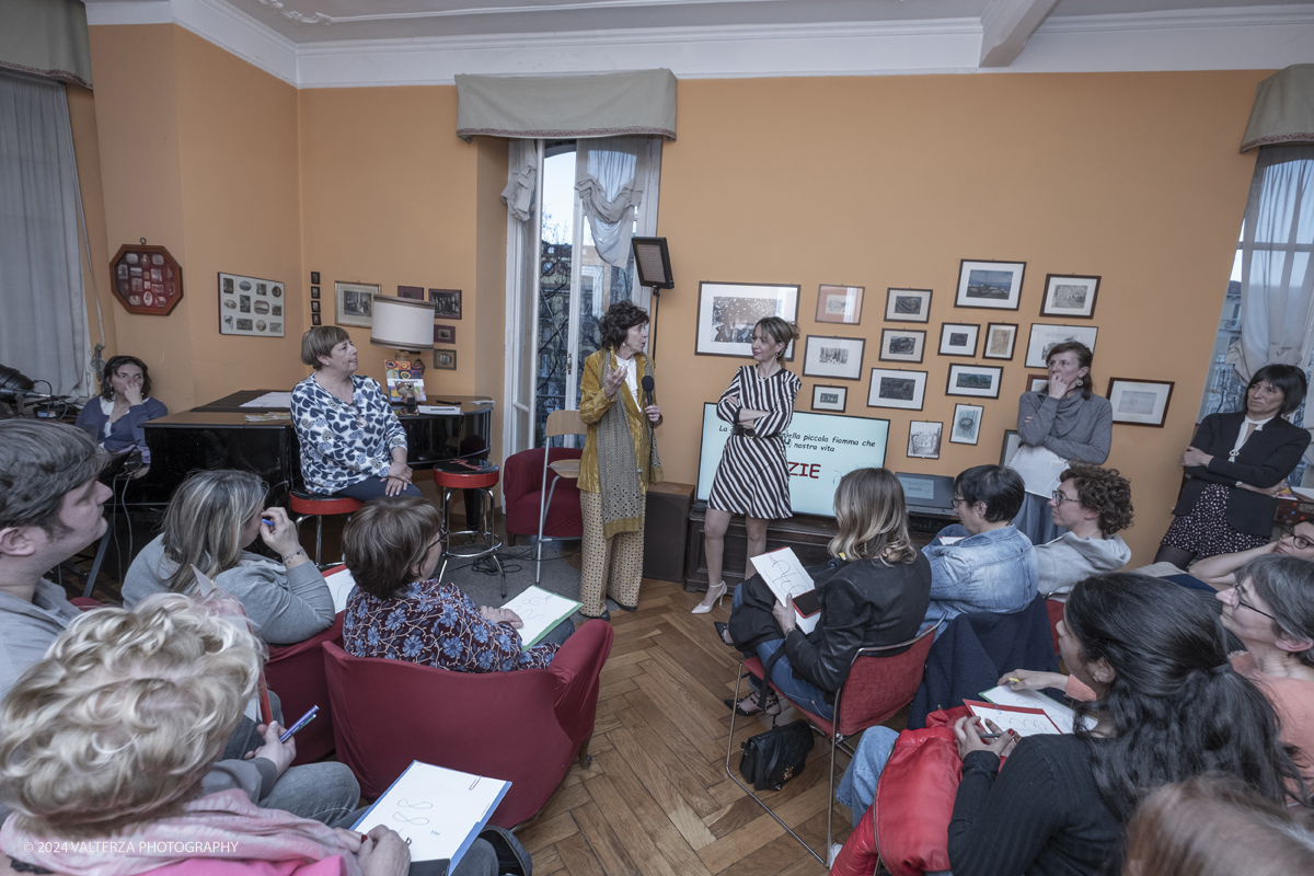 _DSF8530.jpg - 24/03/2024. Torino.  Presentazione di un ottimo libro  realizzato da insegnanti con la passione di insegnare arte per bimbi da sei anni e oltre. Nella foto i'intervento di Laura Garavaglia