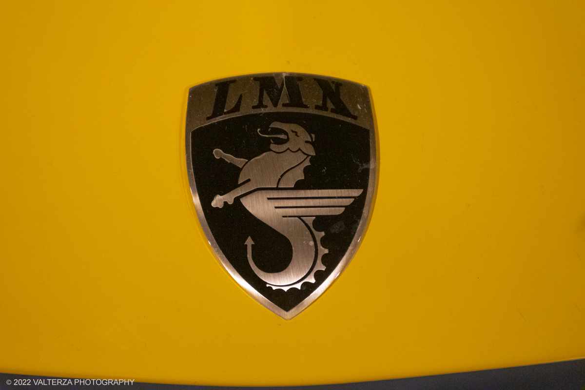 DSCF6987.jpg - 13/09/2022. Torino. Al MAUTO si Ã¨ tenuta lâ€™inaugurazione di una mostra che vuole rendere omaggio a questa auto sportiva dâ€™autore, unâ€™avventura pensata a Milano e realizzata a Torino, straordinaria nel successo e nel fallimento. Nella foto logo casa costruttrice