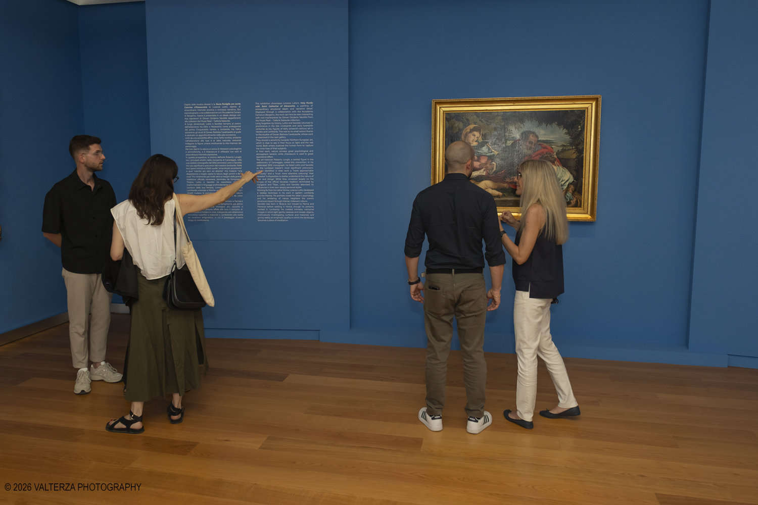 _DSF2536.jpg - 29/05/2026. Torino. Ai Musei Reali di Torino un confronto tra Lorenzo Lotto e Giovanni Girolamo Savoldo indaga le origini della â€œluce del veroâ€� che anticipÃ² la rivoluzione caravaggesca. In mostra tre dipinti del primo Cinquecento, disegni di Cavalcaselle e una â€œlezione immaginataâ€� di Roberto Longhi.  Nella foto in visita alla mostra