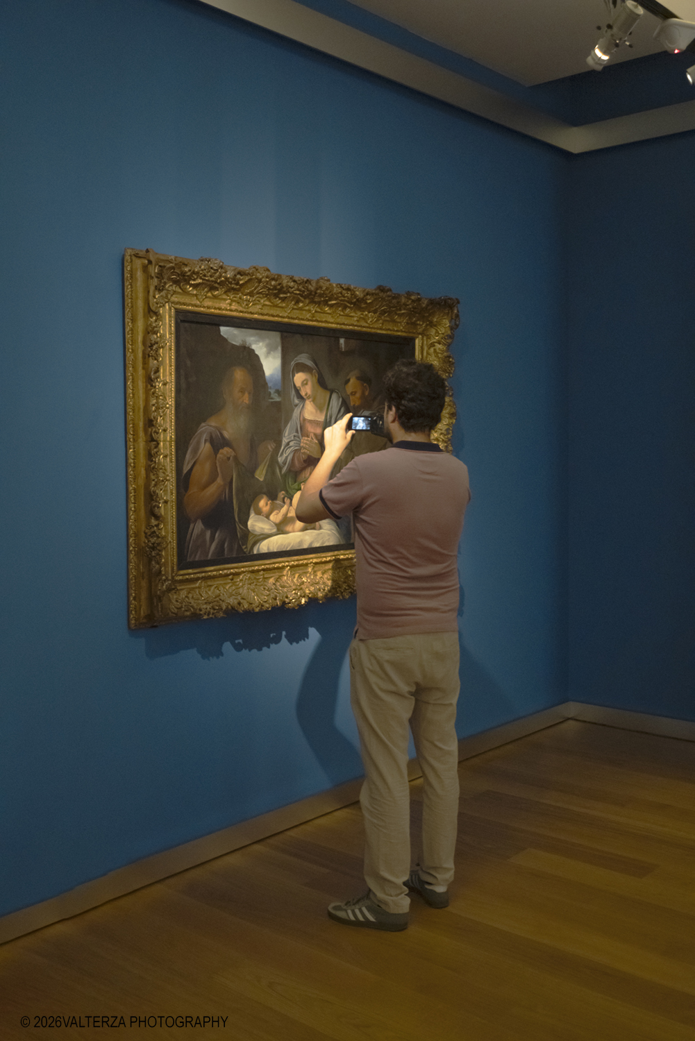 _DSF3970.jpg - 29/05/2026. Torino. Ai Musei Reali di Torino un confronto tra Lorenzo Lotto e Giovanni Girolamo Savoldo indaga le origini della â€œluce del veroâ€� che anticipÃ² la rivoluzione caravaggesca. In mostra tre dipinti del primo Cinquecento, disegni di Cavalcaselle e una â€œlezione immaginataâ€� di Roberto Longhi.  Nella foto in visita alla mostra