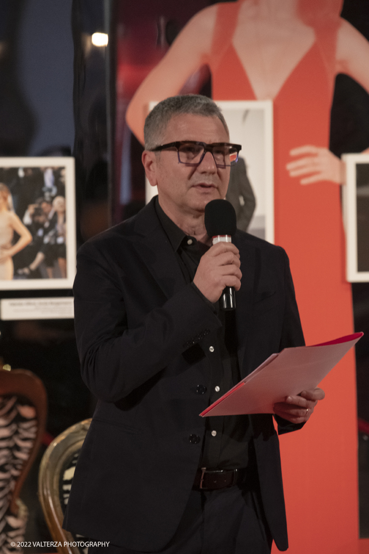 _DSF3602.jpg - 14/02/2022.Torino. A dieci anni dal successo internazionale di The Artist - premiato con cinque Oscar, tre Golden Globe, sette BAFTA e sei CÃ©sar - il regista Michel Hazanavicius e lâ€™attrice consorte BÃ©rÃ©nice Bejo sono stati ospiti del Museo Nazionale del Cinema per una masterclass. Nella foto il direttore del museo Domenico De Gaetano introduce la Masterclass