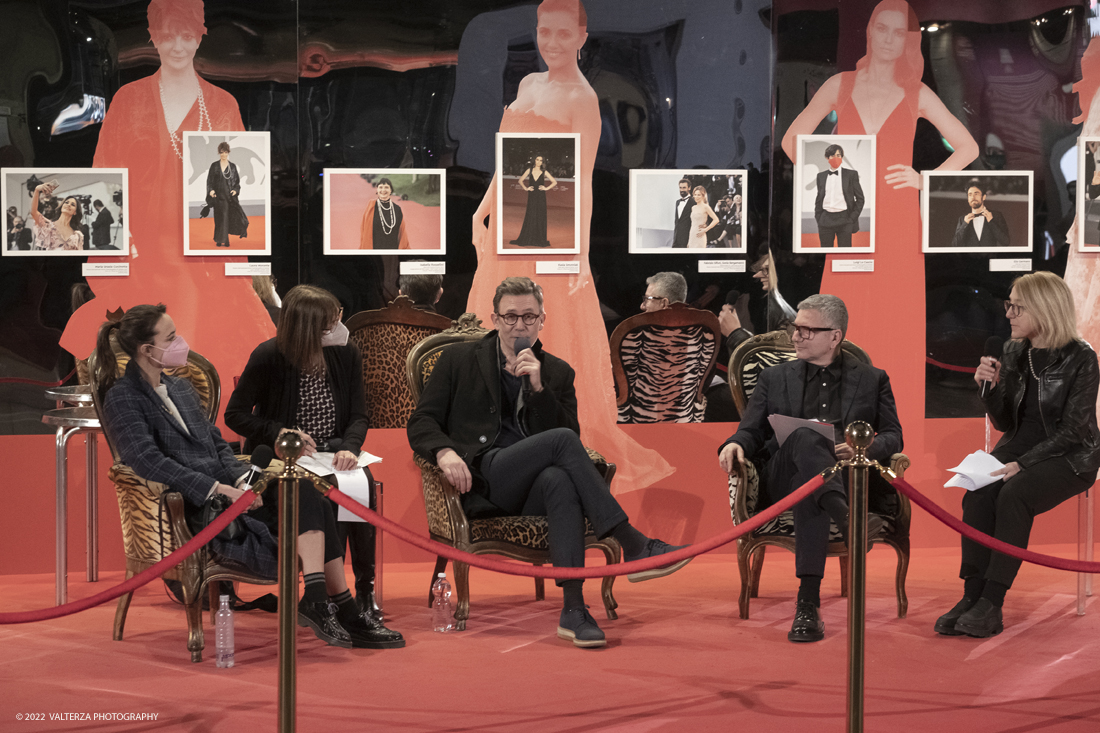 _DSF3813.jpg - 14/02/2022.Torino. A dieci anni dal successo internazionale di The Artist - premiato con cinque Oscar, tre Golden Globe, sette BAFTA e sei CÃ©sar - il regista Michel Hazanavicius e lâ€™attrice consorte BÃ©rÃ©nice Bejo sono stati ospiti del Museo Nazionale del Cinema per una masterclass. Nella foto un momento della Masterclass condotta dal direttore del Museo Domenico De Gaetano