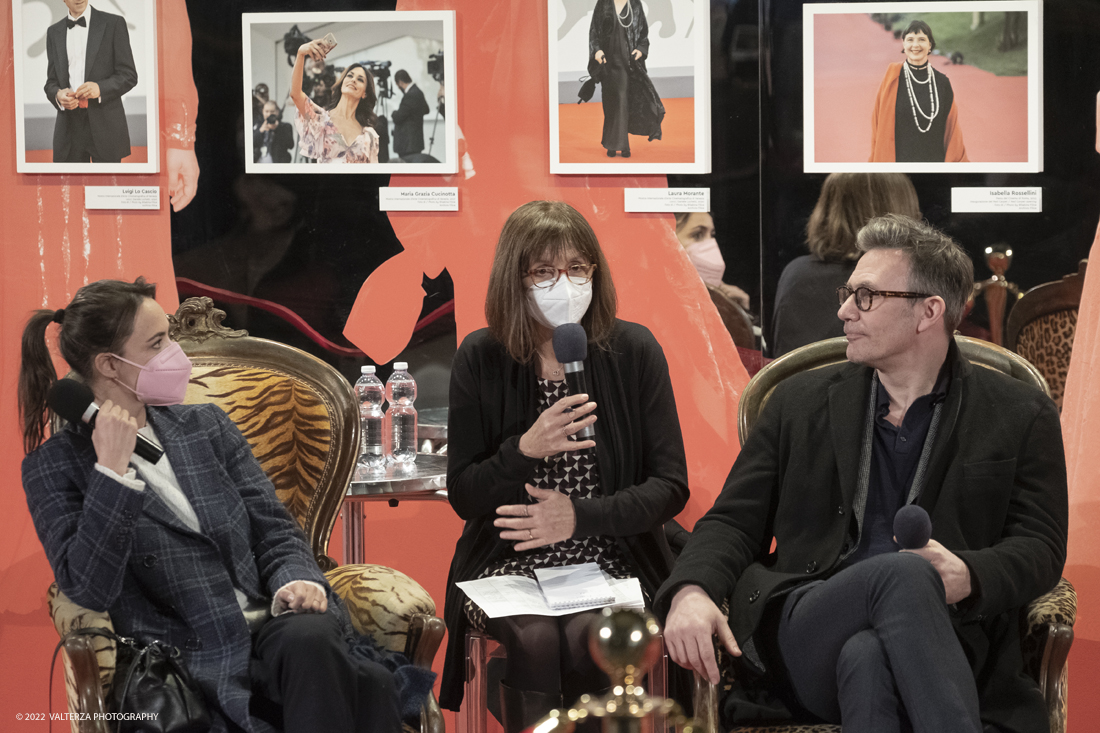 _DSF3907.jpg - 14/02/2022.Torino. A dieci anni dal successo internazionale di The Artist - premiato con cinque Oscar, tre Golden Globe, sette BAFTA e sei CÃ©sar - il regista Michel Hazanavicius e lâ€™attrice consorte BÃ©rÃ©nice Bejo sono stati ospiti del Museo Nazionale del Cinema per una masterclass. Nella foto un momento della Masterclass condotta dal direttore del Museo Domenico De Gaetano