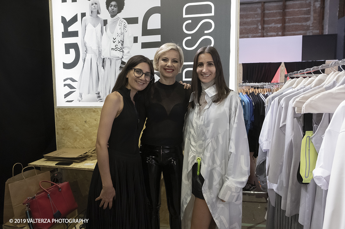 DSCF7535.jpg - 08/06/2019. Torino, Maze, il festival dedicato al mondo dello Streetwear e della Streetculture. Nella foto l'attrice Antonella Elia in visita allo stand del brand BLSSD di DUBAI