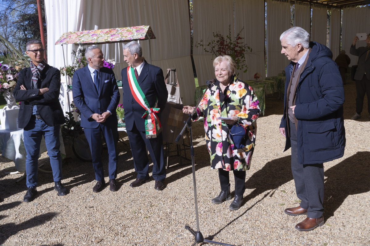 _G3I6748.jpg - 01/04/2023. Torino. La riapertura del parco del castello di Pralormo annuncia ogni anno la primavera con la straordinaria fioritura di piÃ¹ di 100.000 tulipani.. Nella foto Consolata Soleri in Beraudo, Contessa di Pralormo affiancata dal marito , presenti i sindaci dei comuni circostanti e Fabio Carosso vicepresidente della Regione Piemonte apre l'evento di Messer Tulipano che durerÃ  fino il primo di Maggio