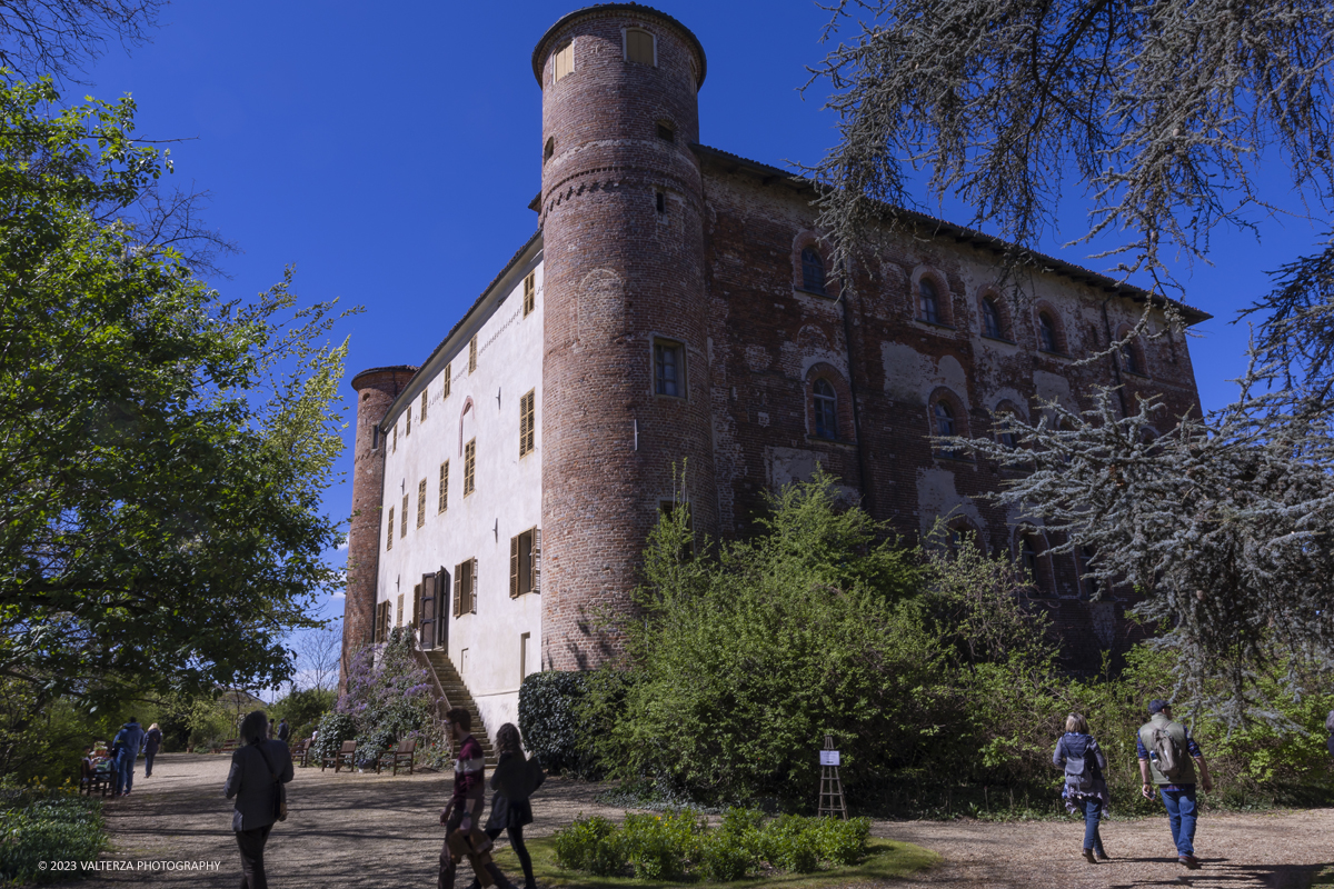 _G5A2524.jpg - 01/04/2023. Torino. La riapertura del parco del castello di Pralormo annuncia ogni anno la primavera con la straordinaria fioritura di piÃ¹ di 100.000 tulipani.. Nella foto il castello di Pralormo