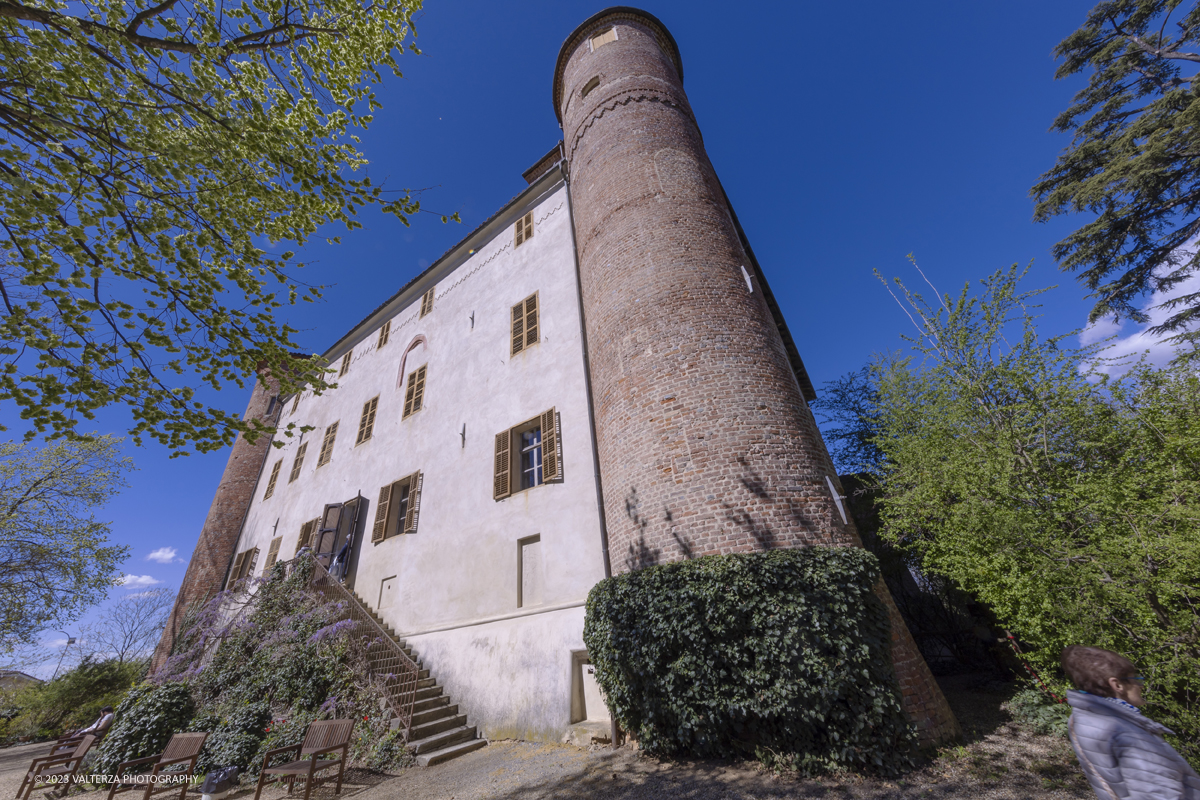 _G5A2536.jpg - 01/04/2023. Torino. La riapertura del parco del castello di Pralormo annuncia ogni anno la primavera con la straordinaria fioritura di piÃ¹ di 100.000 tulipani.. Nella foto il castello di Pralormo