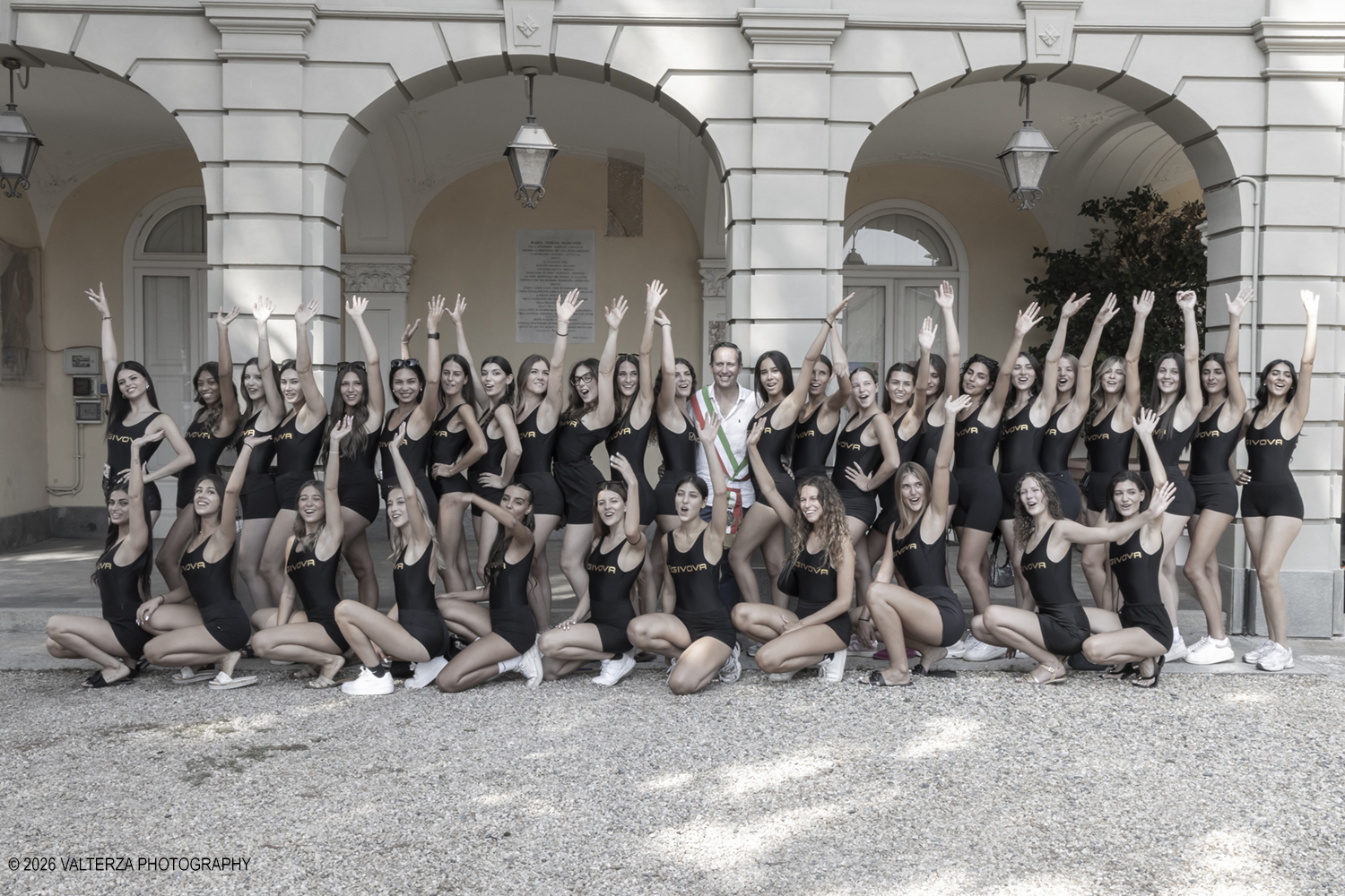 _Z3A5572.jpg - 08/08/2026. Giaveno . Finale Regionale di Miss Cinema Piemonte e Valle d'Aosta nonchÃ© lâ€™elezione di Miss sport Givova e Miss Giaveno che ha visto trionfare rispettivamente Carlotta Anguilano, Nicole Medini, e Martina Viglierco. Nella foto le concorrenti durante il  tour fotografico e culturale tra le vie e i monumenti piÃ¹ iconici del centro storico giavenese. con l'esclusivista regionale Mirella Rocca ed il sindaco  Stefano Olocco