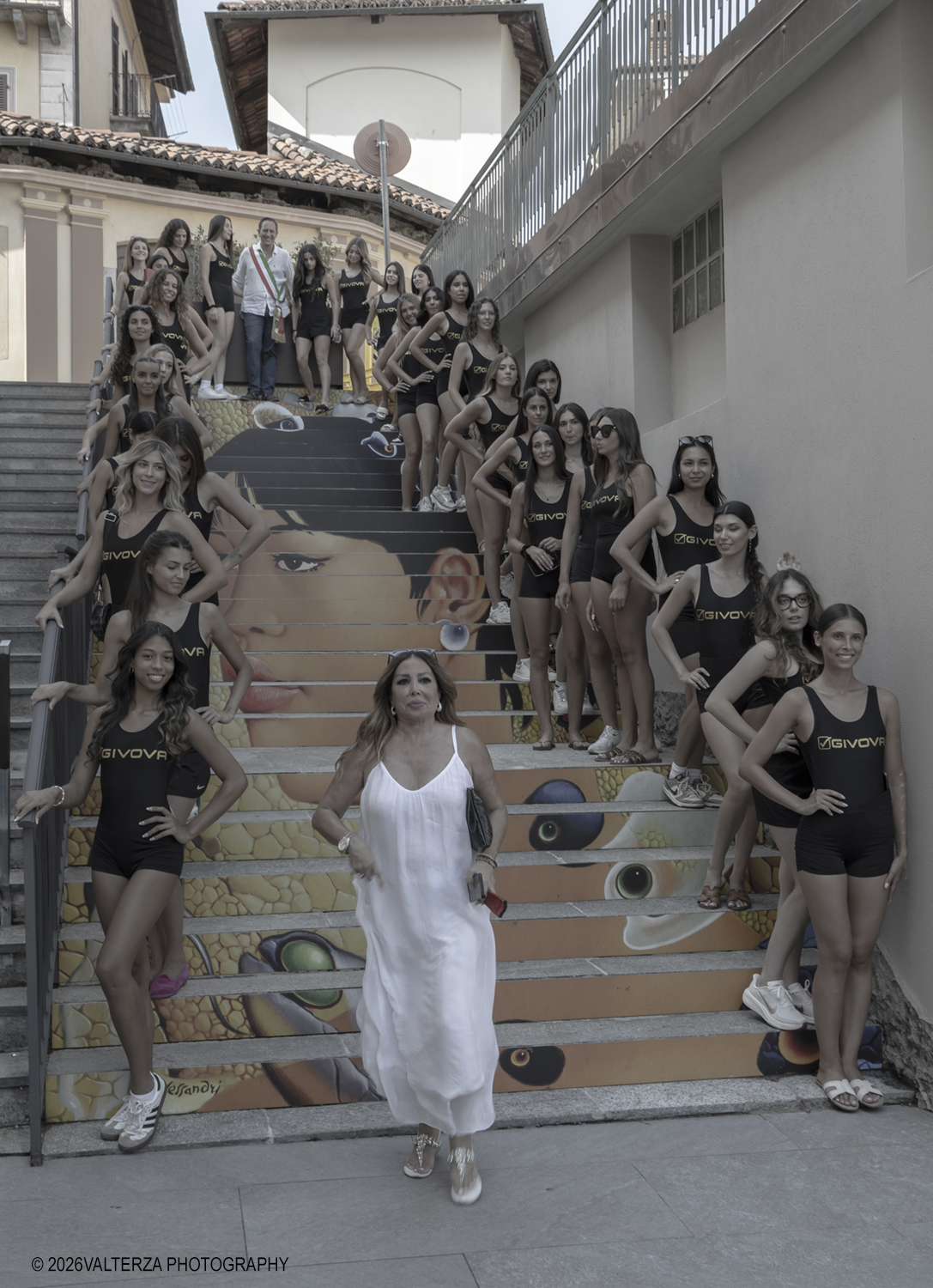 _Z3A5659.jpg - 08/08/2026. Giaveno . Finale Regionale di Miss Cinema Piemonte e Valle d'Aosta nonchÃ© lâ€™elezione di Miss sport Givova e Miss Giaveno che ha visto trionfare rispettivamente Carlotta Anguilano, Nicole Medini, e Martina Viglierco. Nella foto le concorrenti durante il  tour fotografico e culturale tra le vie e i monumenti piÃ¹ iconici del centro storico giavenese. con l'esclusivista regionale Mirella Rocca ed il sindaco  Stefano Olocco