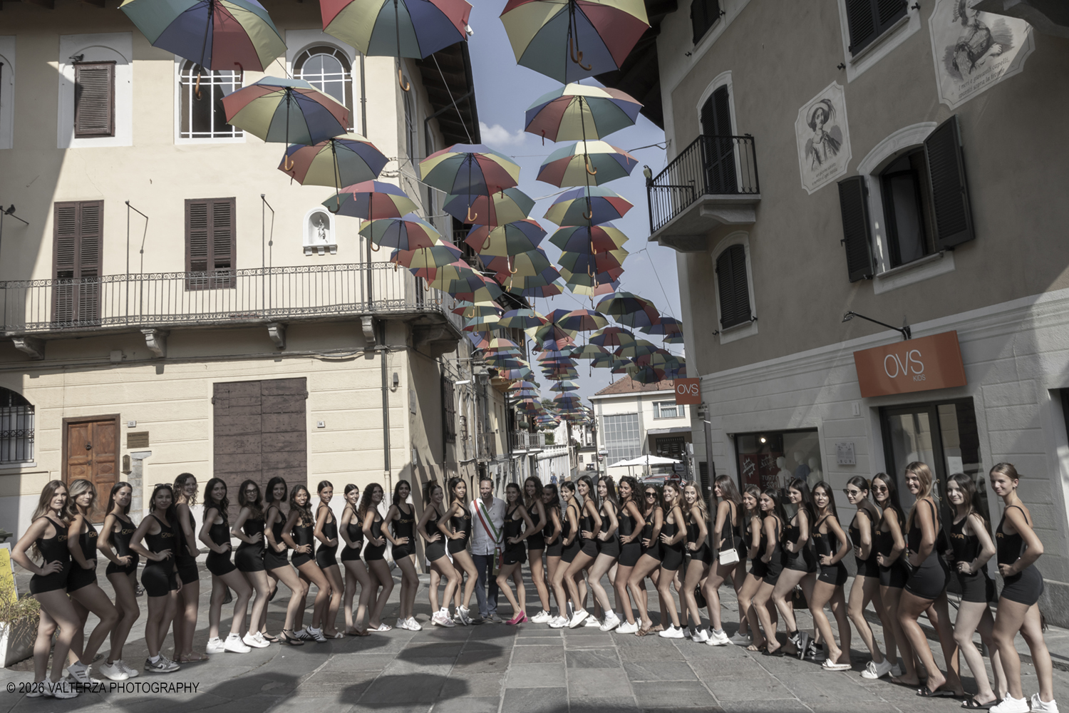 _Z3A5694.jpg - 08/08/2026. Giaveno . Finale Regionale di Miss Cinema Piemonte e Valle d'Aosta nonchÃ© lâ€™elezione di Miss sport Givova e Miss Giaveno che ha visto trionfare rispettivamente Carlotta Anguilano, Nicole Medini, e Martina Viglierco. Nella foto le concorrenti durante il  tour fotografico e culturale tra le vie e i monumenti piÃ¹ iconici del centro storico giavenese. con l'esclusivista regionale Mirella Rocca ed il sindaco  Stefano Olocco