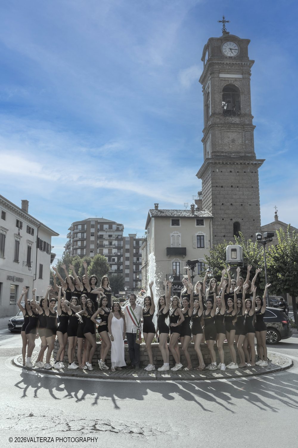 _Z3A5796.jpg - 08/08/2026. Giaveno . Finale Regionale di Miss Cinema Piemonte e Valle d'Aosta nonchÃ© lâ€™elezione di Miss sport Givova e Miss Giaveno che ha visto trionfare rispettivamente Carlotta Anguilano, Nicole Medini, e Martina Viglierco. Nella foto le concorrenti durante il  tour fotografico e culturale tra le vie e i monumenti piÃ¹ iconici del centro storico giavenese. con l'esclusivista regionale Mirella Rocca ed il sindaco  Stefano Olocco