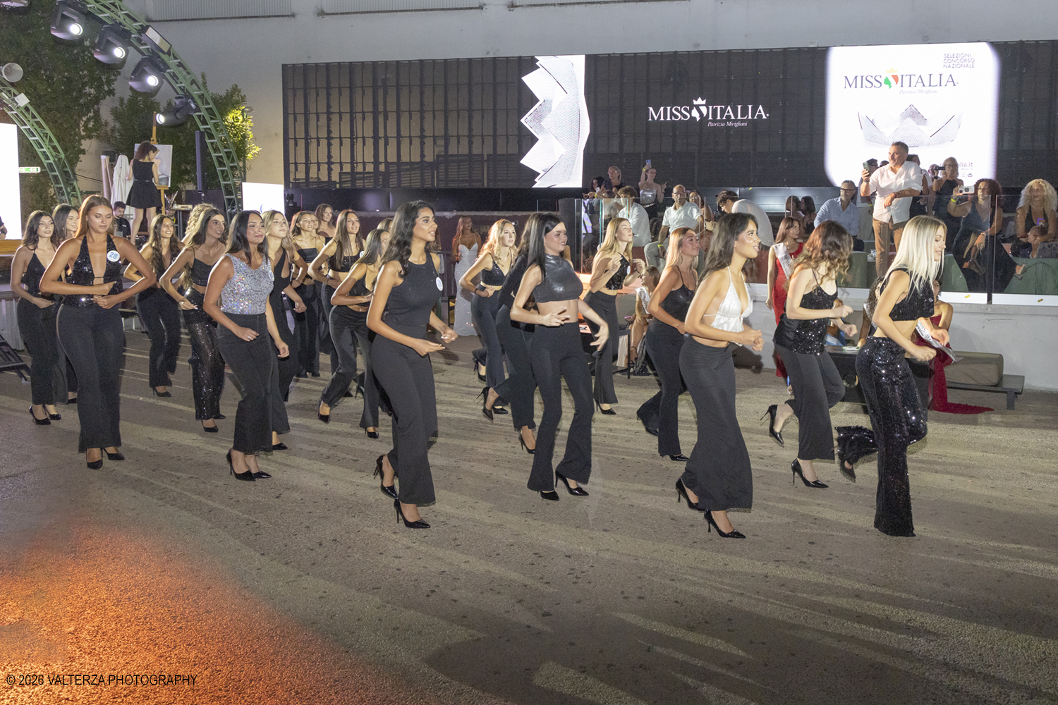 _Z3A8574.jpg - 27/08/2026 Torino. La proclamazione di Miss Torino 2026,  si Ã¨ conclusa con il trionfo di Greta Vianelli, eletta ufficialmente  all'interno dell'esclusivo Garden del ONE Torino. Il prestigioso titolo Ã¨ stato assegnato sotto l'attenta regia di Mirella Rocca, storica esclusivista del concorso di Miss Italia per il Piemonte e la Valle d'Aosta.  Nella foto danze delle concorrenti sulle musiche selezionate da  @turymegazeta