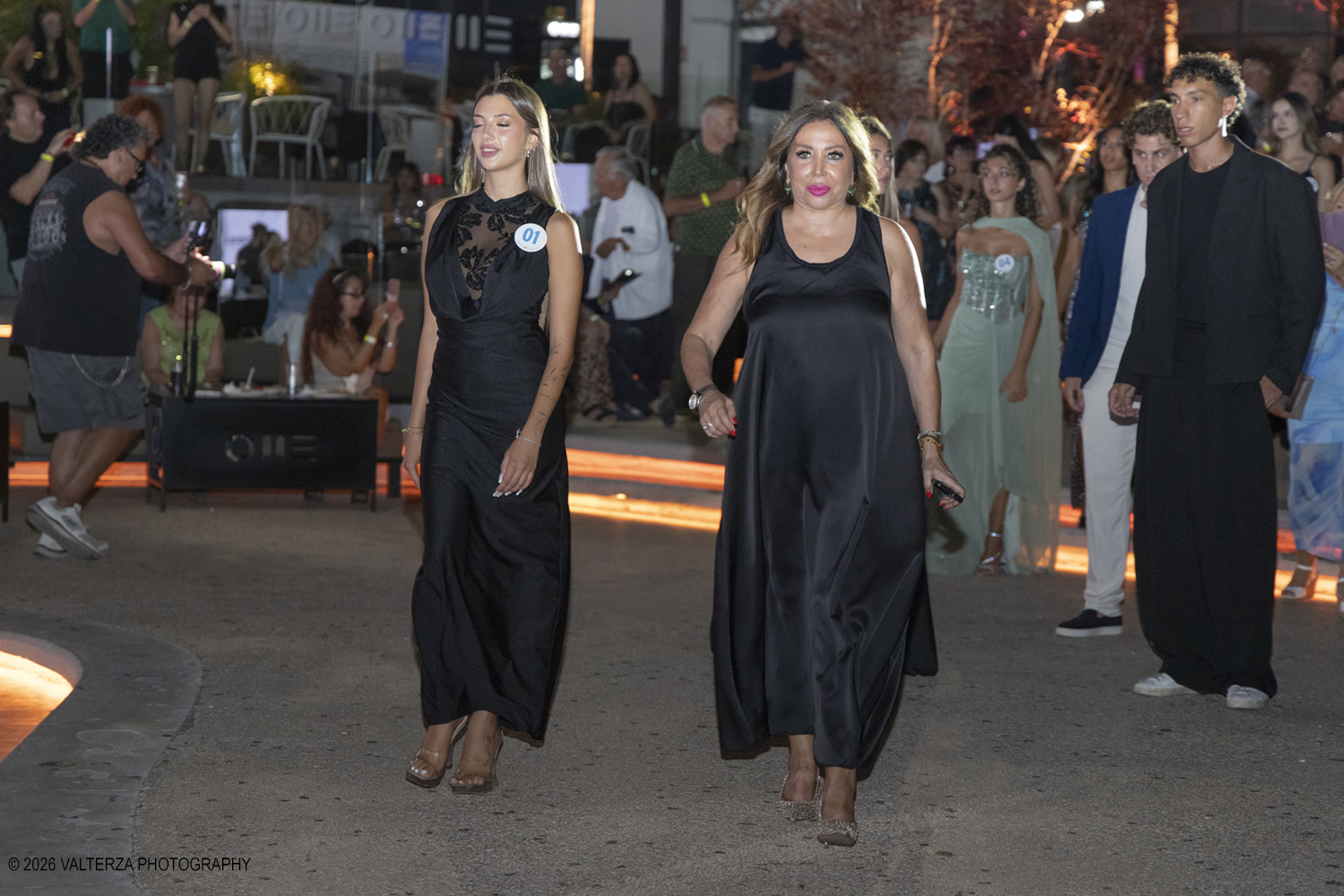 _Z3A8620.jpg - 27/08/2026 Torino. La proclamazione di Miss Torino 2026,  si Ã¨ conclusa con il trionfo di Greta Vianelli, eletta ufficialmente  all'interno dell'esclusivo Garden del ONE Torino. Il prestigioso titolo Ã¨ stato assegnato sotto l'attenta regia di Mirella Rocca, storica esclusivista del concorso di Miss Italia per il Piemonte e la Valle d'Aosta.  Nella foto  Mirella Rocca, esclusivista del concorso di Miss Italia per il Piemonte e la Valle d'Aosta apre la sfilata in abito da sera