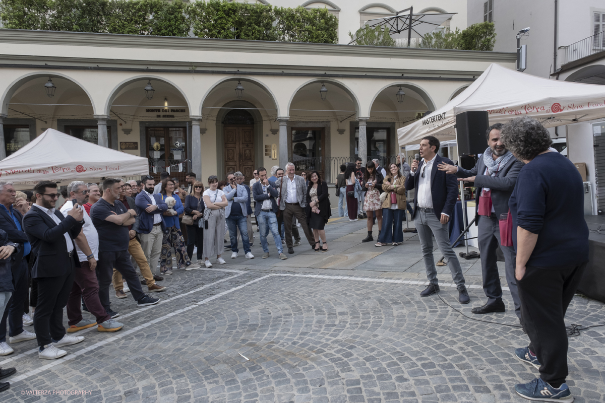 DSCF0395.jpg - 24/05/2025. Moncalieri. La quarta edizione della fiera del vino. Il sindaco di Monalieri Paolo Montagna con i suoi collaboratori apre le manifestazioni del week-end che concludono la Enoweek