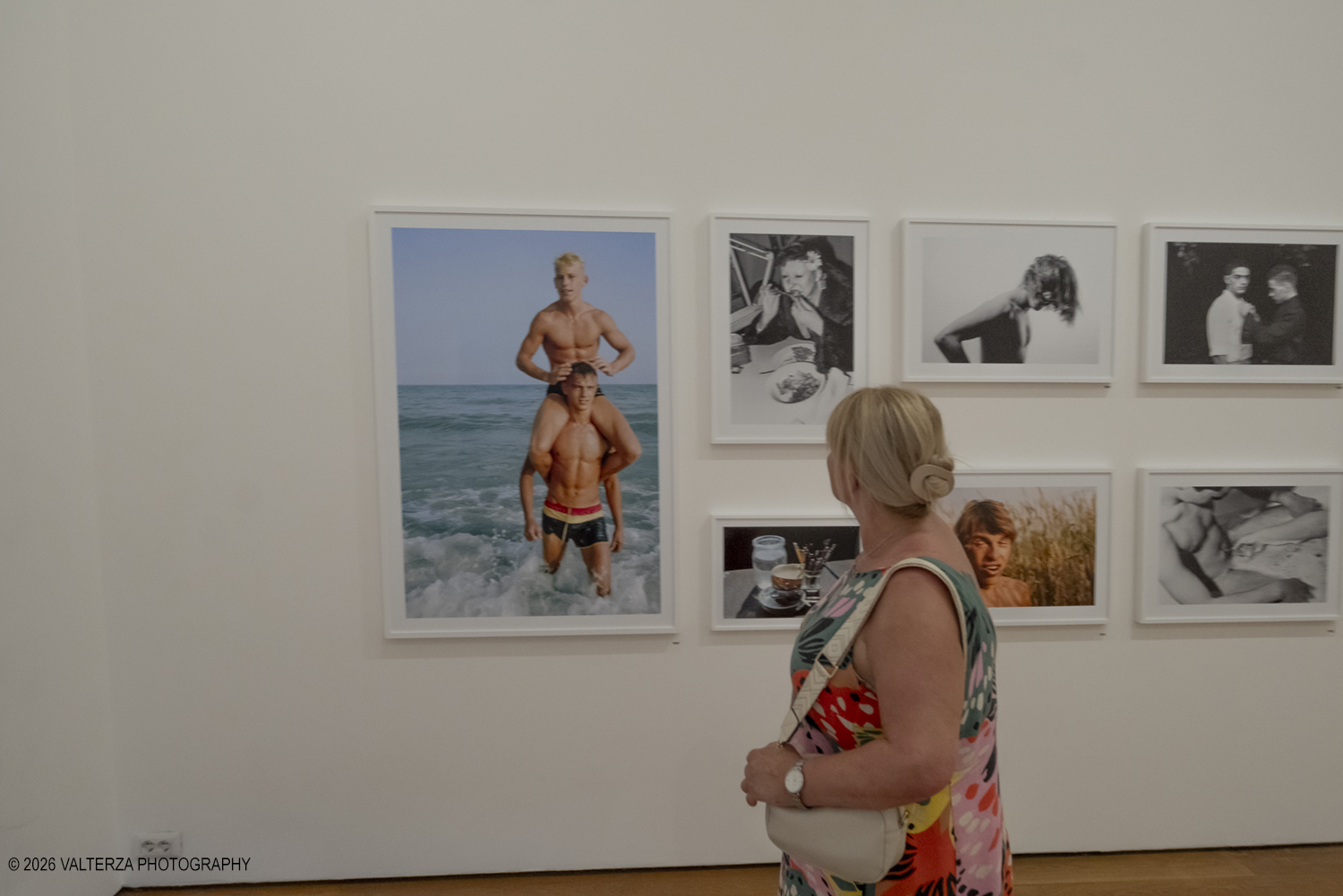 _DSF3613.jpg - 26/05/2026. Torino. EXPOSED Incontro con l'artista Walter Pfeiffer , la Pinacoteca Agnelli ospita la mostra "In Good Company", la prima esposizione istituzionale in Italia dedicata al famoso fotografo svizzero Walter Pfeiffer. Nella foto  La sala Glamour Elvetico: Questa sezione iniziale raccoglie ritratti intimi, nature morte e scene erotiche degli anni Settanta e Ottanta, dove spiccano il gioco e l'imperfezione.