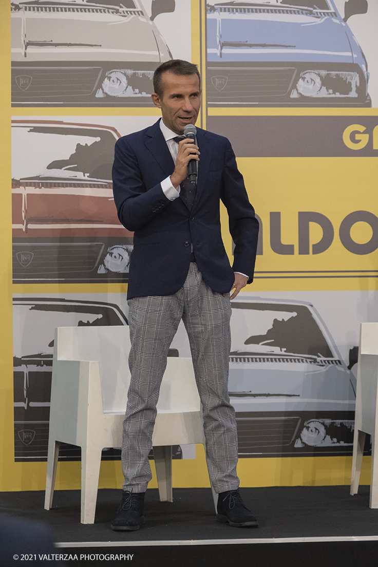 _DSF2807.jpg - 12/10/2021. Torino.  Al MAUTO in esposizione nove Lancia Gamma CoupÃ¨ fino al 24 Ottobre. Nella foto l'Ing. Andrea Levy presenta il progetto da Lui realizzato ed organizzato con Cesare Brovarone e Alfredo e Maria Paola Stola