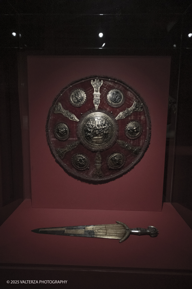 DSCF0257.jpg - 17/04/2025. Torino. Artexhibition, Da Botticelli a Muecha. Bellezza , Natura, Seduzione. Into the picture Nilanese Workshop ,Circular Parade Shield with Olympus and Gods 1570