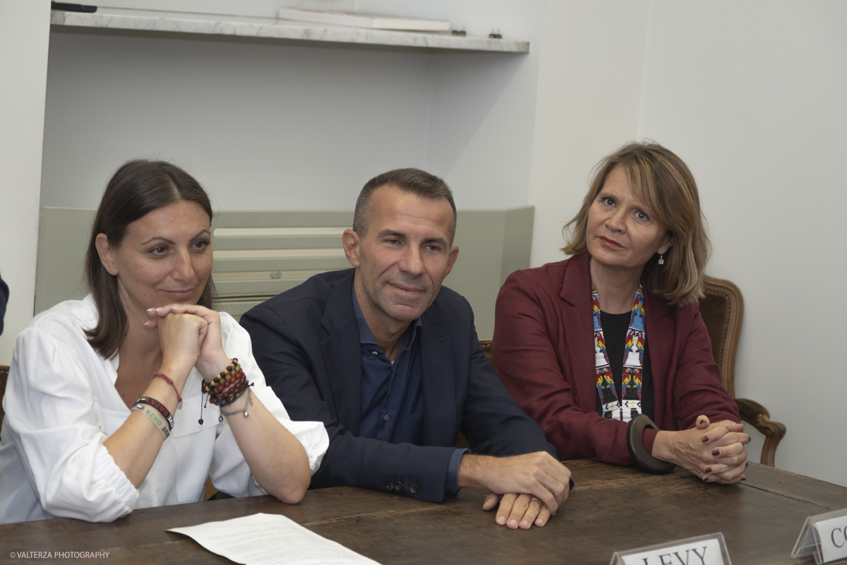 _DSF9614.jpg - 10/09/2025. Torino, Palazzo Lascaris. Apertura Mostra Donne e Motori? Gioie e Basta. Eleganza e bellezza di Donne e Auto.. Nella foto Valentina Cera, Andrea Levy, Elisabetta Cozzi