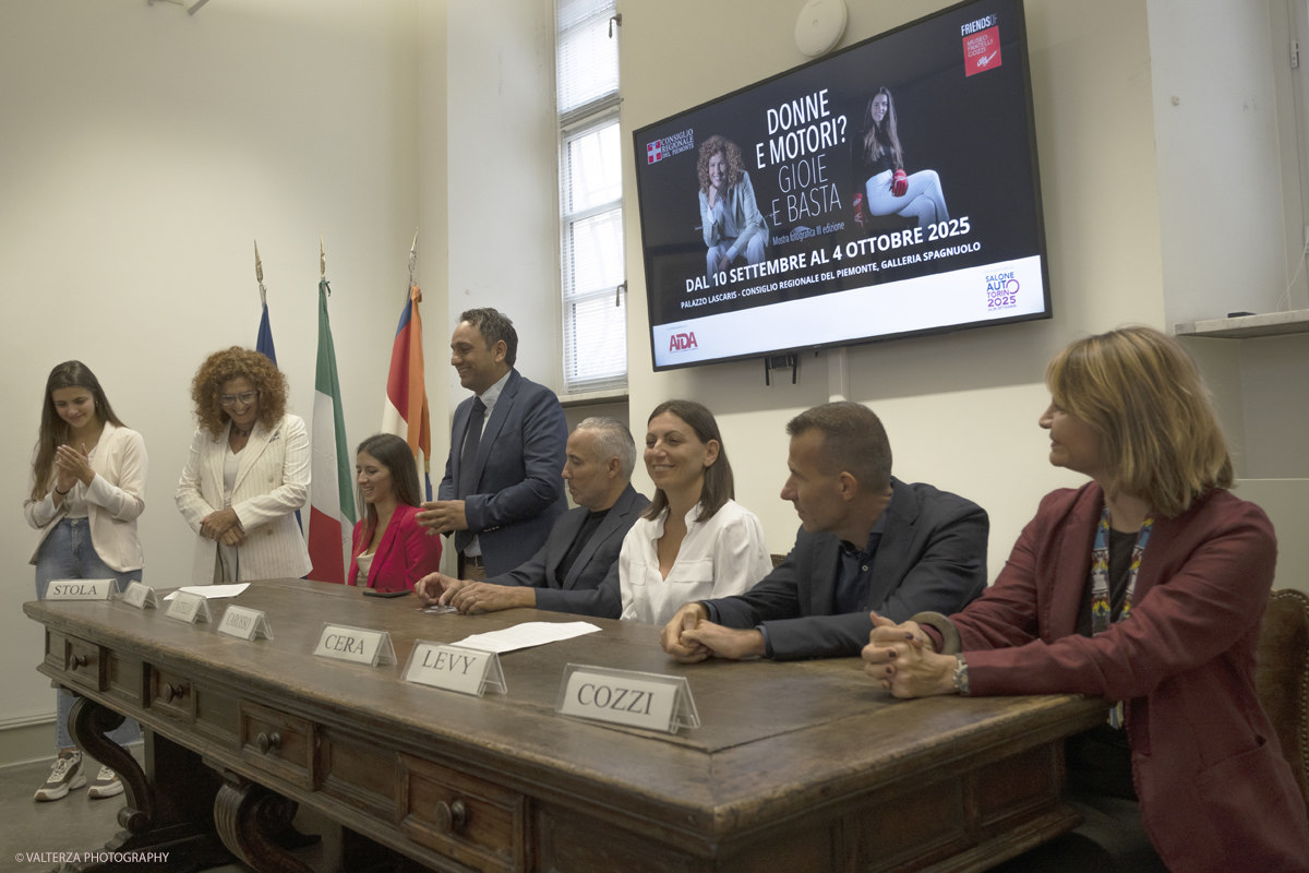_DSF9635.jpg - 10/09/2025. Torino, Palazzo Lascaris. Apertura Mostra Donne e Motori? Gioie e Basta. Eleganza e bellezza di Donne e Auto.. Nella foto L'intervento di  Salvatore Castello