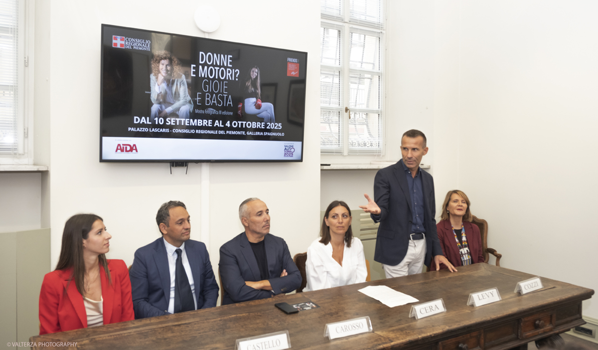 _DSF9695.jpg - 10/09/2025. Torino, Palazzo Lascaris. Apertura Mostra Donne e Motori? Gioie e Basta. Eleganza e bellezza di Donne e Auto.. Nella foto l'intervento di Andrea Levy -  Presidente di Salone Auto Torino