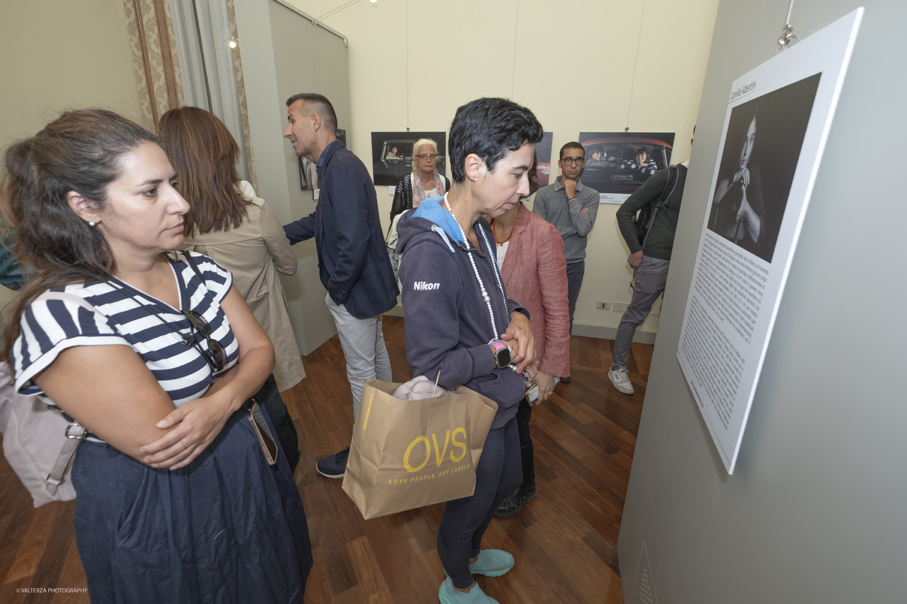_DSF9719.jpg - 10/09/2025. Torino, Palazzo Lascaris. Apertura Mostra Donne e Motori? Gioie e Basta. Eleganza e bellezza di Donne e Auto.. Nella foto in visita alla mostra
