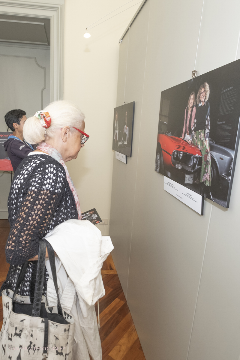 _DSF9723.jpg - 10/09/2025. Torino, Palazzo Lascaris. Apertura Mostra Donne e Motori? Gioie e Basta. Eleganza e bellezza di Donne e Auto.. Nella foto in visita alla mostra