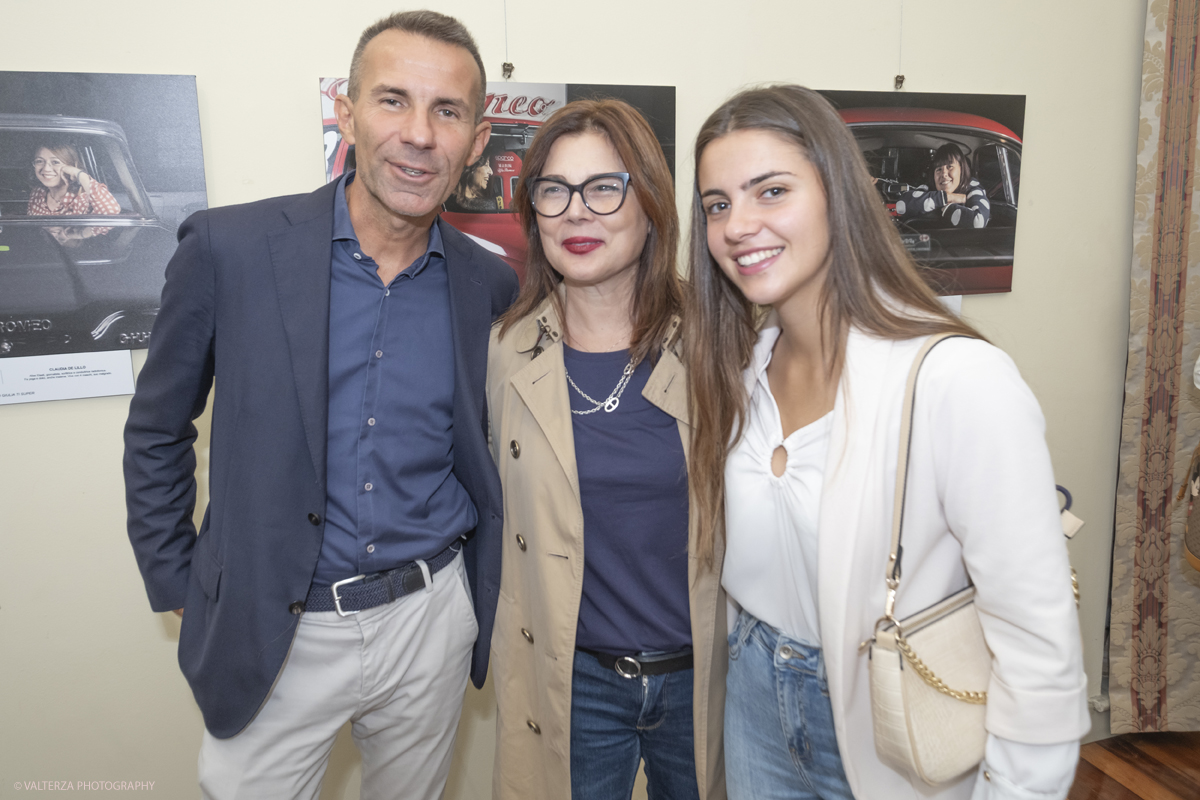 _DSF9725.jpg - 10/09/2025. Torino, Palazzo Lascaris. Apertura Mostra Donne e Motori? Gioie e Basta. Eleganza e bellezza di Donne e Auto.. Nella foto in visita alla mostra