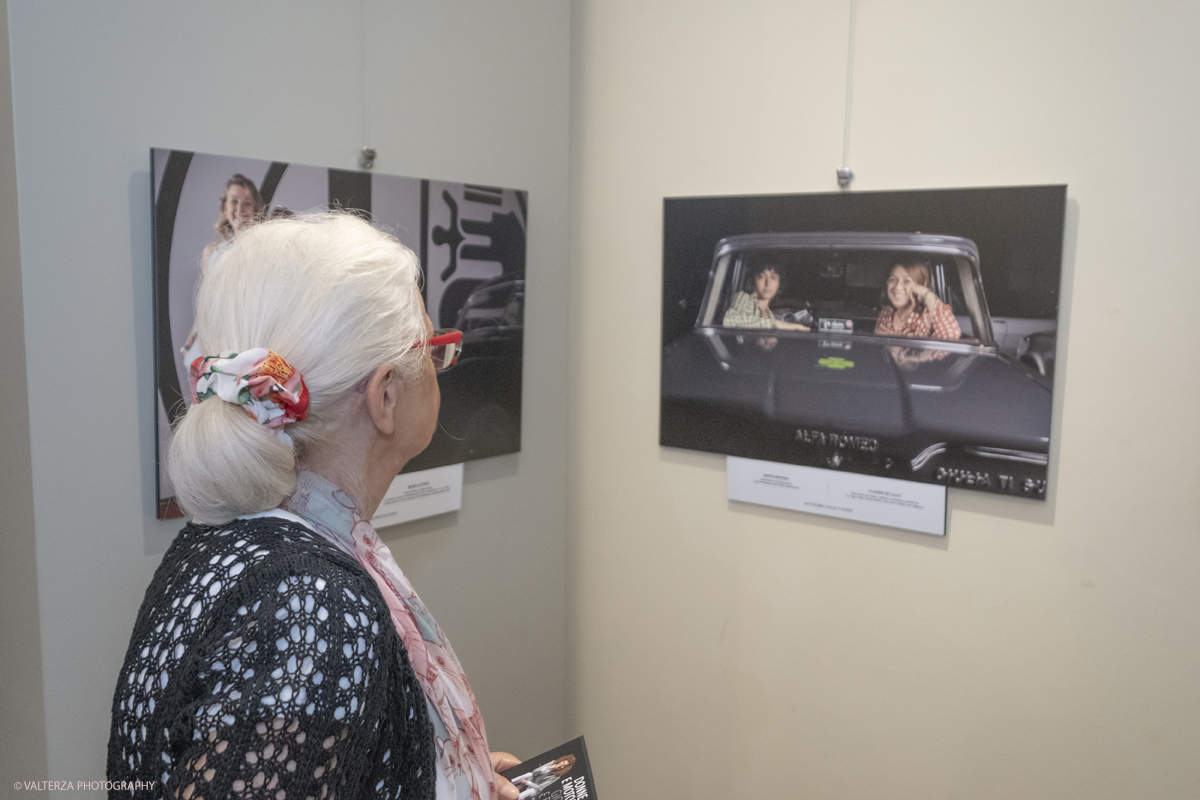 _DSF9728.jpg - 10/09/2025. Torino, Palazzo Lascaris. Apertura Mostra Donne e Motori? Gioie e Basta. Eleganza e bellezza di Donne e Auto.. Nella foto in visita alla mostra