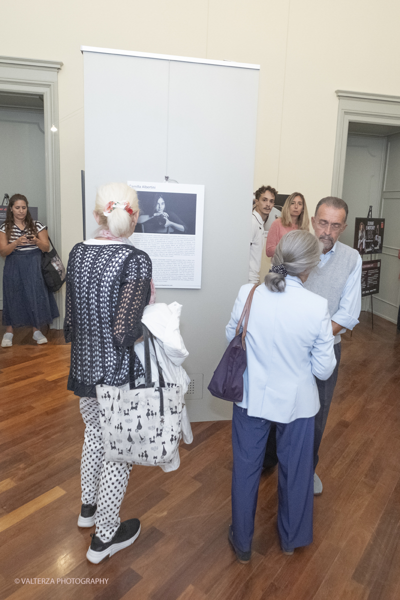 _DSF9737.jpg - 10/09/2025. Torino, Palazzo Lascaris. Apertura Mostra Donne e Motori? Gioie e Basta. Eleganza e bellezza di Donne e Auto.. Nella foto in visita alla mostra