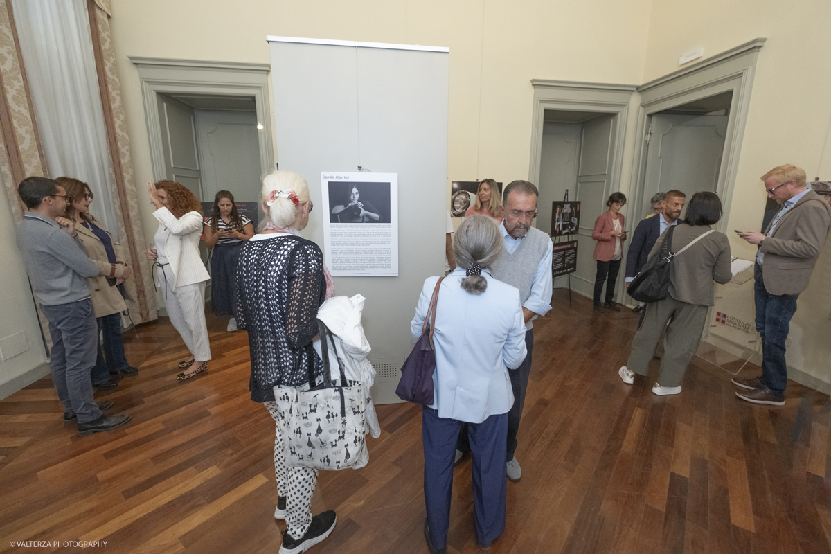 _DSF9739.jpg - 10/09/2025. Torino, Palazzo Lascaris. Apertura Mostra Donne e Motori? Gioie e Basta. Eleganza e bellezza di Donne e Auto.. Nella foto in visita alla mostra