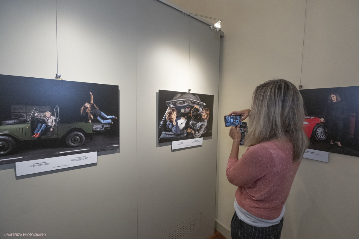 _DSF9743.jpg - 10/09/2025. Torino, Palazzo Lascaris. Apertura Mostra Donne e Motori? Gioie e Basta. Eleganza e bellezza di Donne e Auto.. Nella foto in visita alla mostra
