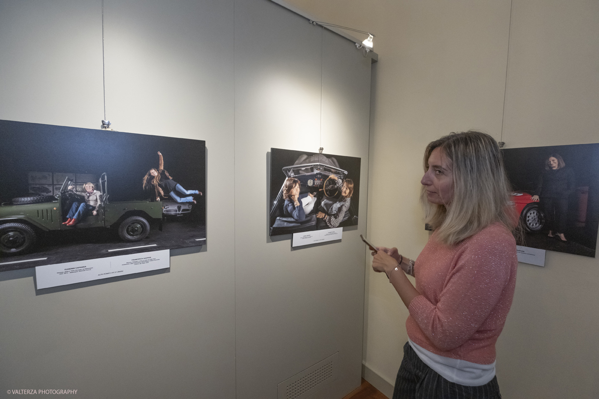 _DSF9744.jpg - 10/09/2025. Torino, Palazzo Lascaris. Apertura Mostra Donne e Motori? Gioie e Basta. Eleganza e bellezza di Donne e Auto.. Nella foto in visita alla mostra