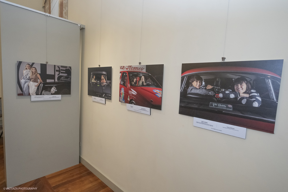 _DSF9749.jpg - 10/09/2025. Torino, Palazzo Lascaris. Apertura Mostra Donne e Motori? Gioie e Basta. Eleganza e bellezza di Donne e Auto.. Nella foto parte dell'allestimento della mostra