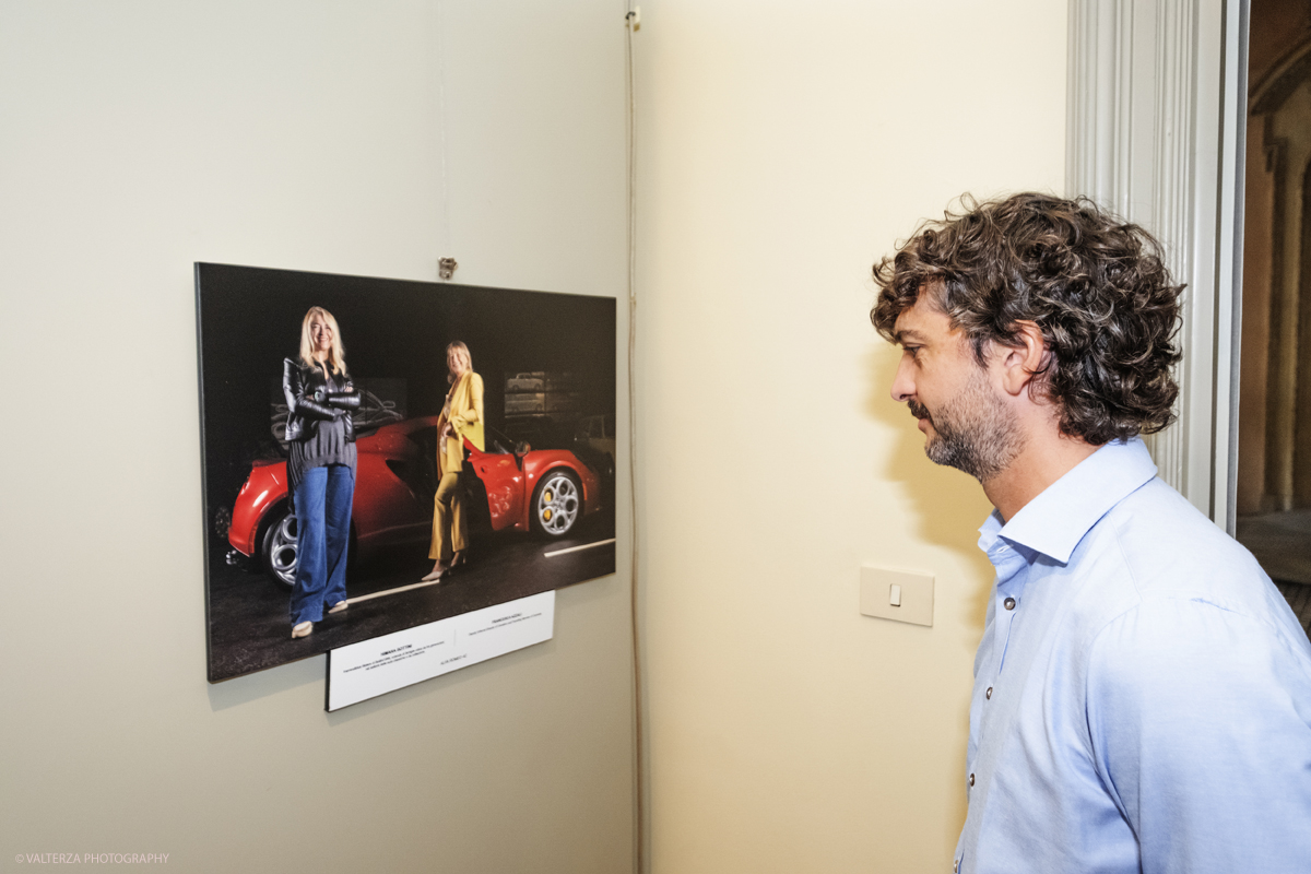 _DSF9772.jpg - 10/09/2025. Torino, Palazzo Lascaris. Apertura Mostra Donne e Motori? Gioie e Basta. Eleganza e bellezza di Donne e Auto.. Nella foto in visita alla mostra
