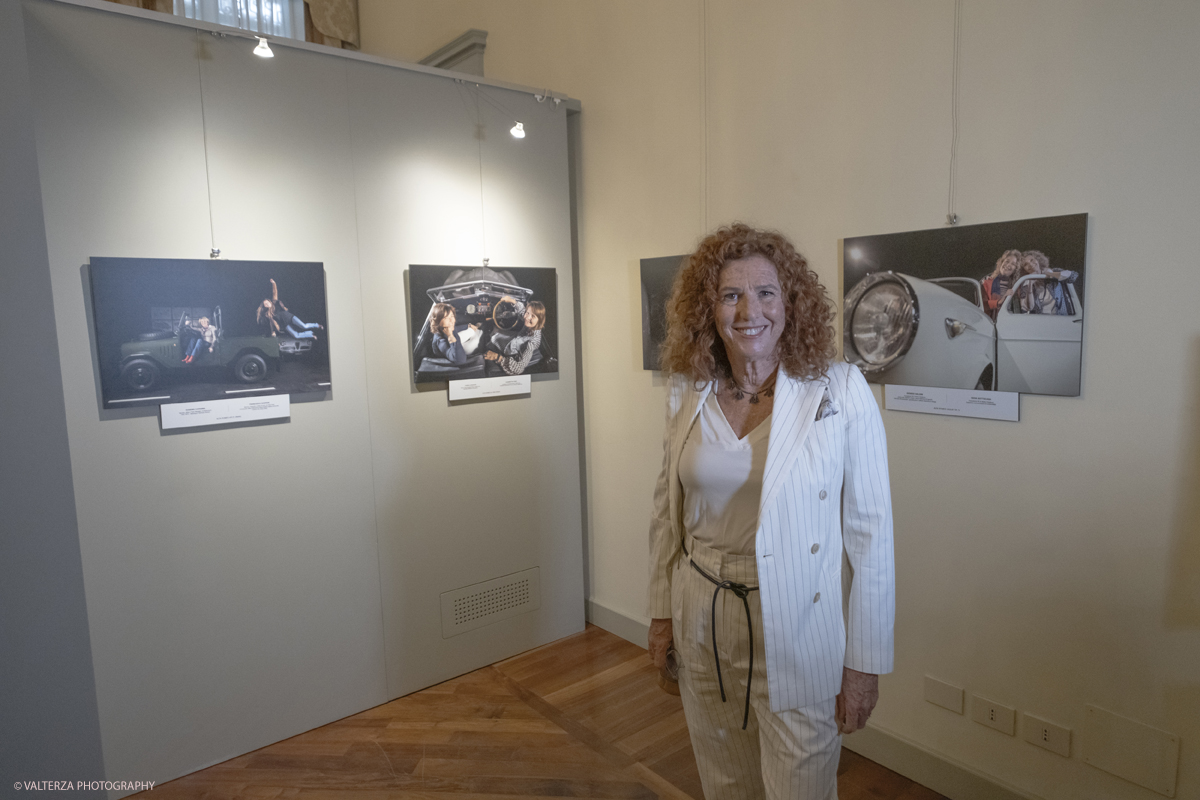 _DSF9785.jpg - 10/09/2025. Torino, Palazzo Lascaris. Apertura Mostra Donne e Motori? Gioie e Basta. Eleganza e bellezza di Donne e Auto.. Nella foto Maria Paola Stola - Ambassador della mostra fotografica "Donne e Motori? Gioie e Basta" e Madrina di Associazione Italiana Donne per l'Automotive