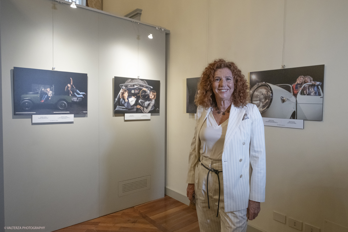 _DSF9786.jpg - 10/09/2025. Torino, Palazzo Lascaris. Apertura Mostra Donne e Motori? Gioie e Basta. Eleganza e bellezza di Donne e Auto.. Nella foto Maria Paola Stola - Ambassador della mostra fotografica "Donne e Motori? Gioie e Basta" e Madrina di Associazione Italiana Donne per l'Automotive
