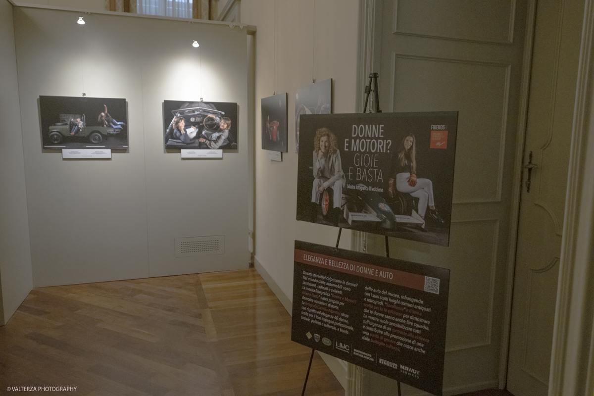 _DSF9790.jpg - 10/09/2025. Torino, Palazzo Lascaris. Apertura Mostra Donne e Motori? Gioie e Basta. Eleganza e bellezza di Donne e Auto.. Nella foto parte dell'allestimento della mostra
