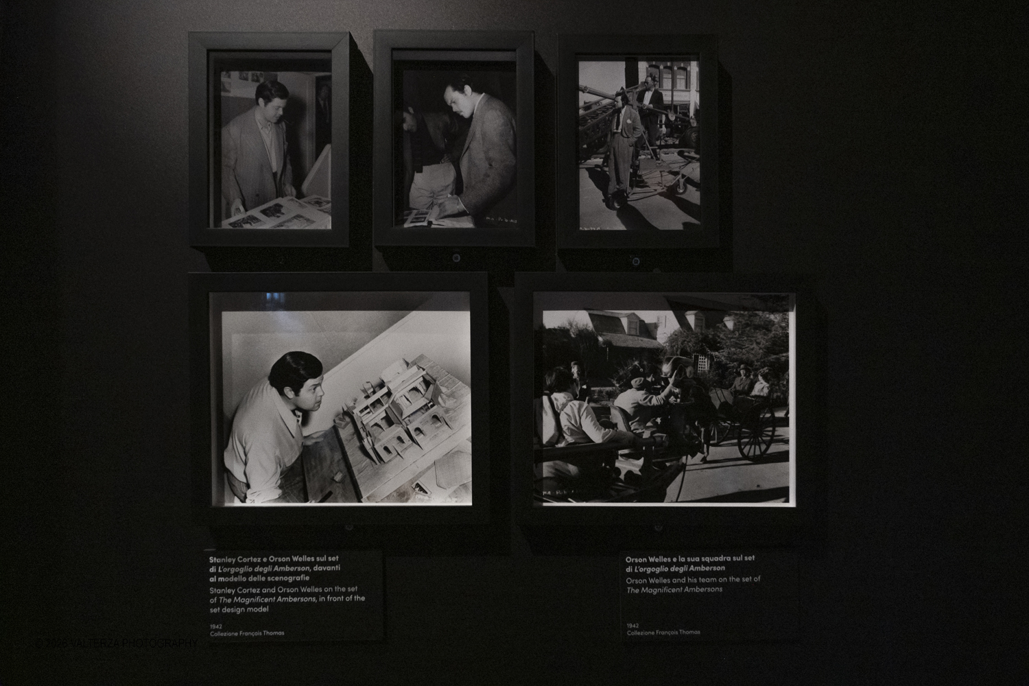 _DSF8810.jpg - 31/03/2026. Torino. Mostra My Name is Orson Welle, la mostra ripercorre la vita e la carriera del grande regista attraverso fotografie, documenti dâ€™archivio, disegni, manifesti, materiali audiovisivi e installazioni. Nella foto documentazione afferente alla alla terza delle cinque aree tematiche della mostra  1942 Lâ€™inizio dei guai