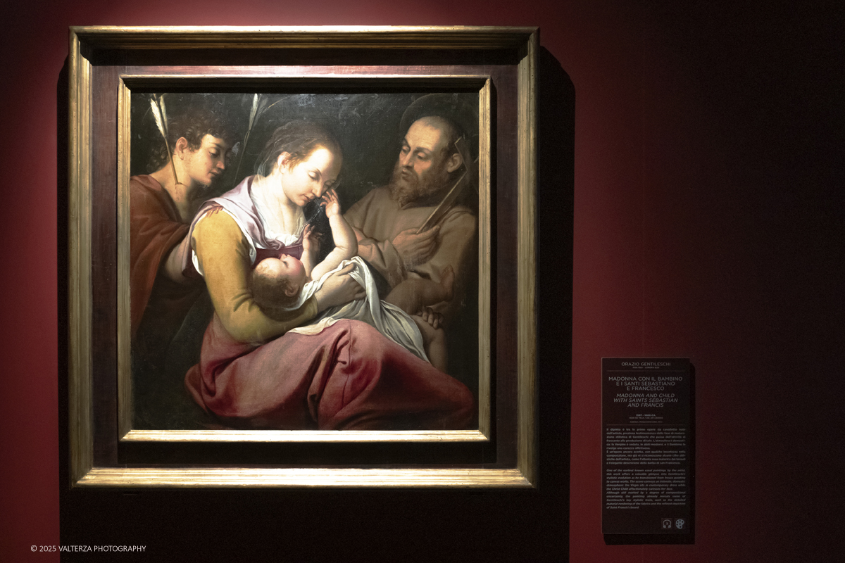 _DSF0164.jpg - 22/11720'25. Torino. Dal 22 novembre 2025 al 3 maggio 2026, le Sale Chiablese dei Musei Reali di Torino ospitano una mostra dedicata a Orazio Gentileschi (Pisa, 1563 â€“ Londra, 1639), uno dei piÃ¹ importanti artisti italiani del Seicento, la cui straordinaria qualitÃ  pittorica fu premiata da un successo in vita pari a quello di Caravaggio, Rubens e Van Dyck. Nella foto Orazio Gentileschi Madonna con il Bambino ed i Santi Sebastiano e Francesco, 1507-1600 ca
