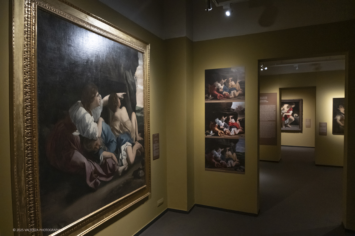 _DSF0368.jpg - 22/11720'25. Torino. Dal 22 novembre 2025 al 3 maggio 2026, le Sale Chiablese dei Musei Reali di Torino ospitano una mostra dedicata a Orazio Gentileschi (Pisa, 1563 â€“ Londra, 1639), uno dei piÃ¹ importanti artisti italiani del Seicento, la cui straordinaria qualitÃ  pittorica fu premiata da un successo in vita pari a quello di Caravaggio, Rubens e Van Dyck. Nella foto parte dell'allestimento della mostra