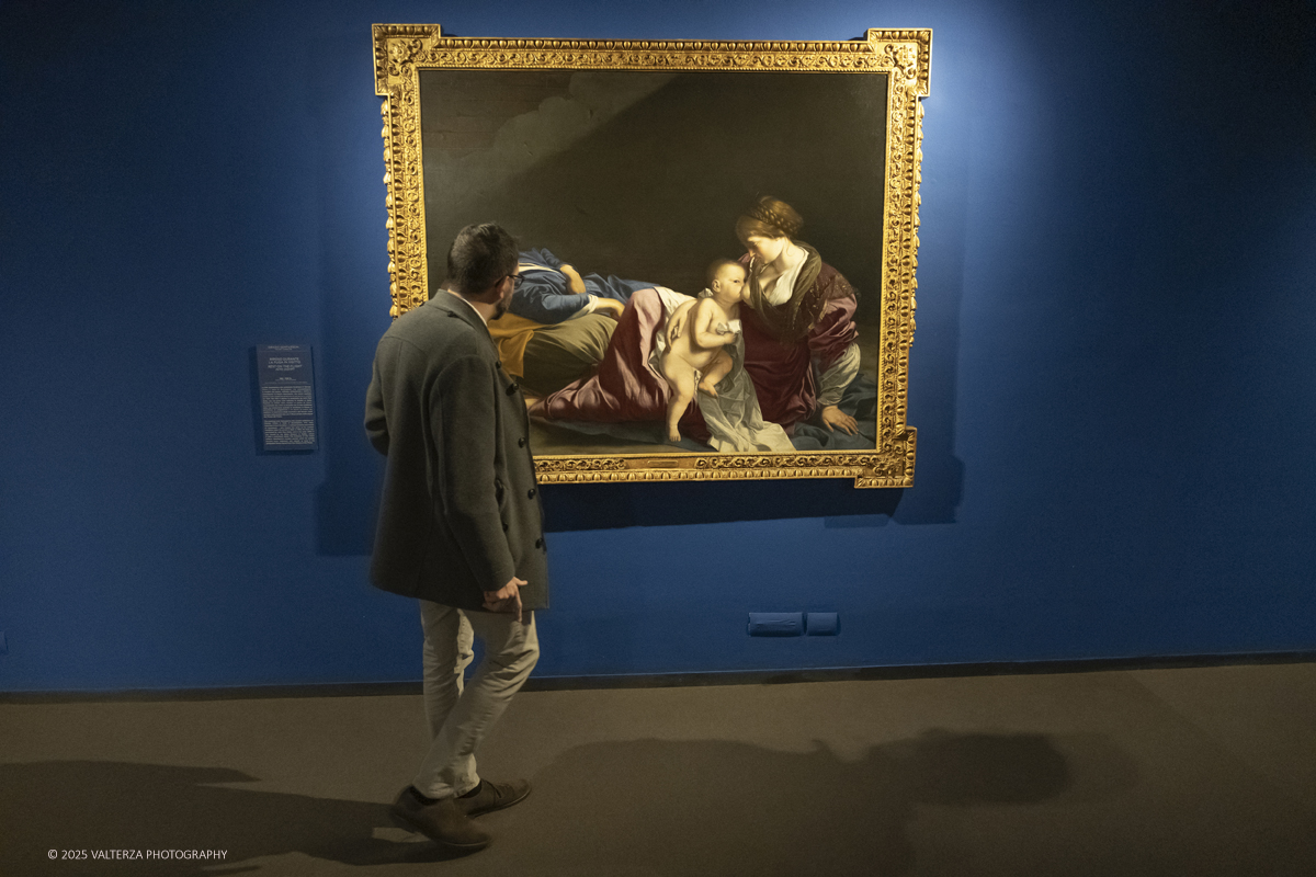 _DSF0431.jpg - 22/11720'25. Torino. Dal 22 novembre 2025 al 3 maggio 2026, le Sale Chiablese dei Musei Reali di Torino ospitano una mostra dedicata a Orazio Gentileschi (Pisa, 1563 â€“ Londra, 1639), uno dei piÃ¹ importanti artisti italiani del Seicento, la cui straordinaria qualitÃ  pittorica fu premiata da un successo in vita pari a quello di Caravaggio, Rubens e Van Dyck. Nella foto in visita alla mostra