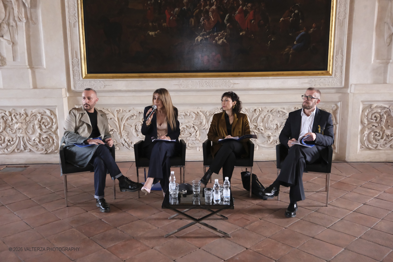 _DSF3529.jpg - 17/04/2026. Torino.  In mostra abiti che hanno definito l'immagine delle regine nel cinema e nel teatro. Nella foto Massimo Cantini Parrini, Chiara Teolato, rappresentante delle istituzioni