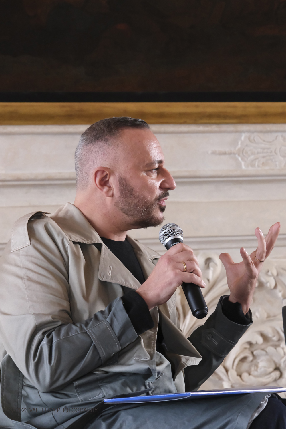 _DSF3562.jpg - 17/04/2026. Torino.  In mostra abiti che hanno definito l'immagine delle regine nel cinema e nel teatro. Nella foto Massimo Cantini Parrini: Curatore della mostra e costumista di fama internazionale, due volte candidato all'Oscar.