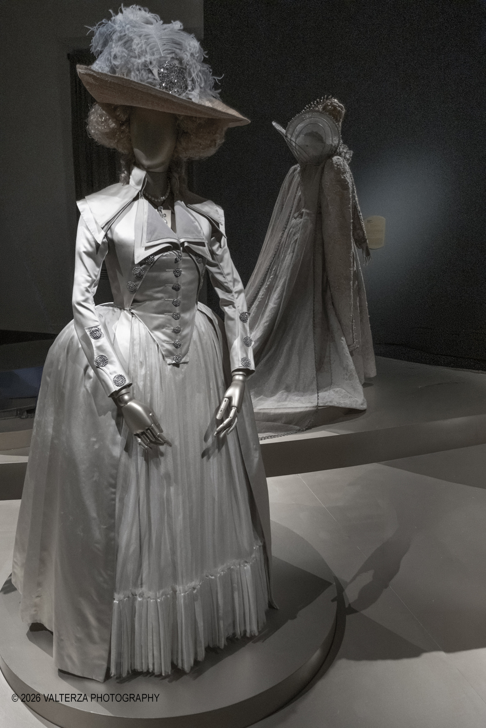 _DSF9594.jpg - 17/04/2026. Torino.  In mostra abiti che hanno definito l'immagine delle regine nel cinema e nel teatro. Nella foto Elisabeth 1 Tudor  Regina, 1983
